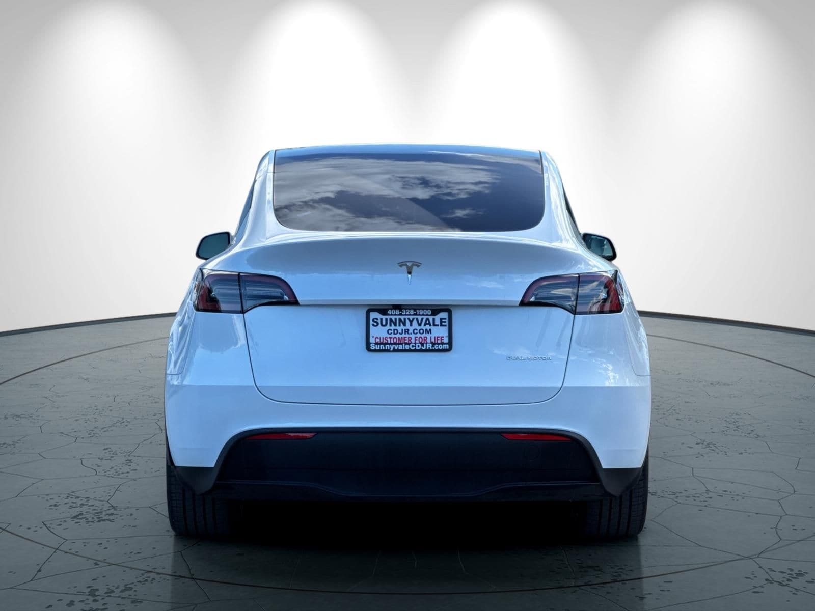 2024 Tesla Model Y Long Range photo 4