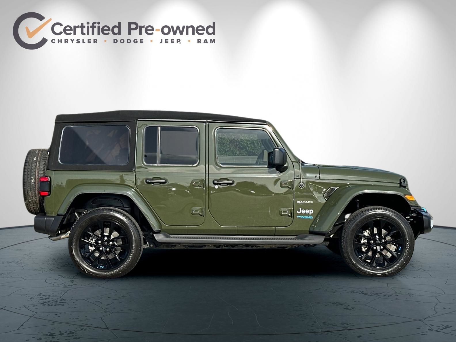2022 Jeep Wrangler Unlimited Sahara 4xe photo 2