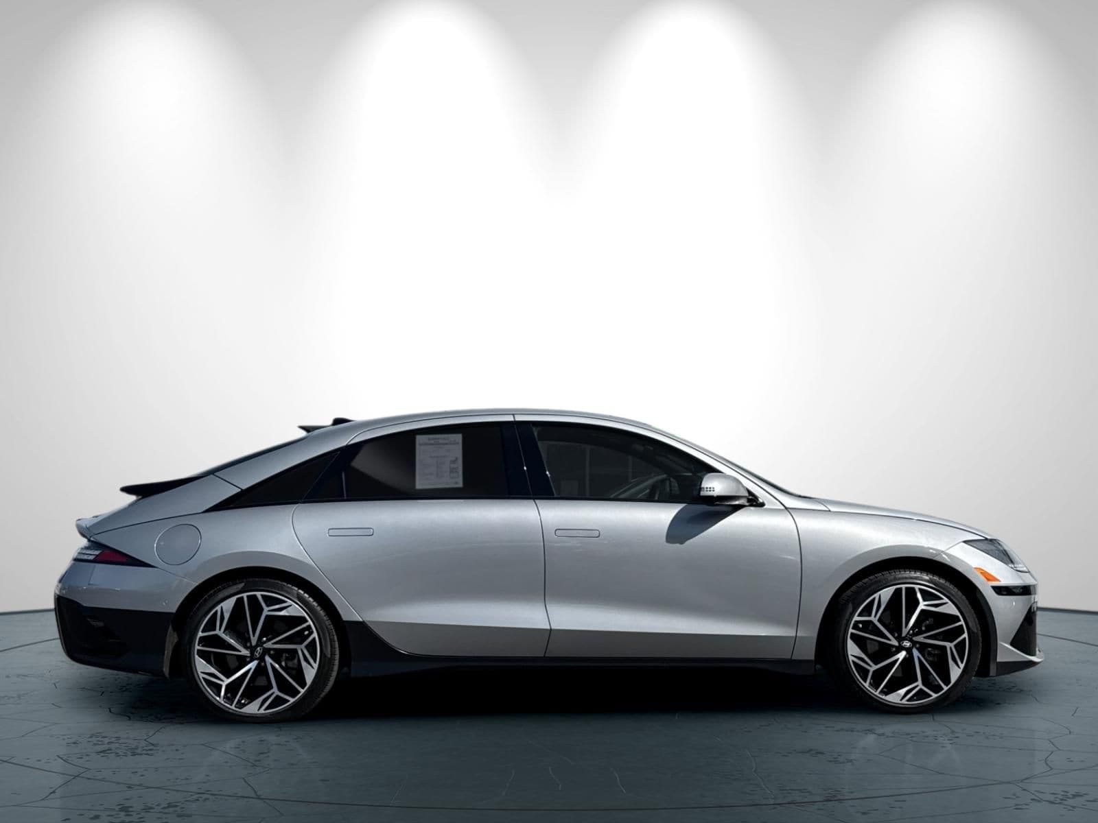 2024 Hyundai IONIQ 6 Limited photo 2