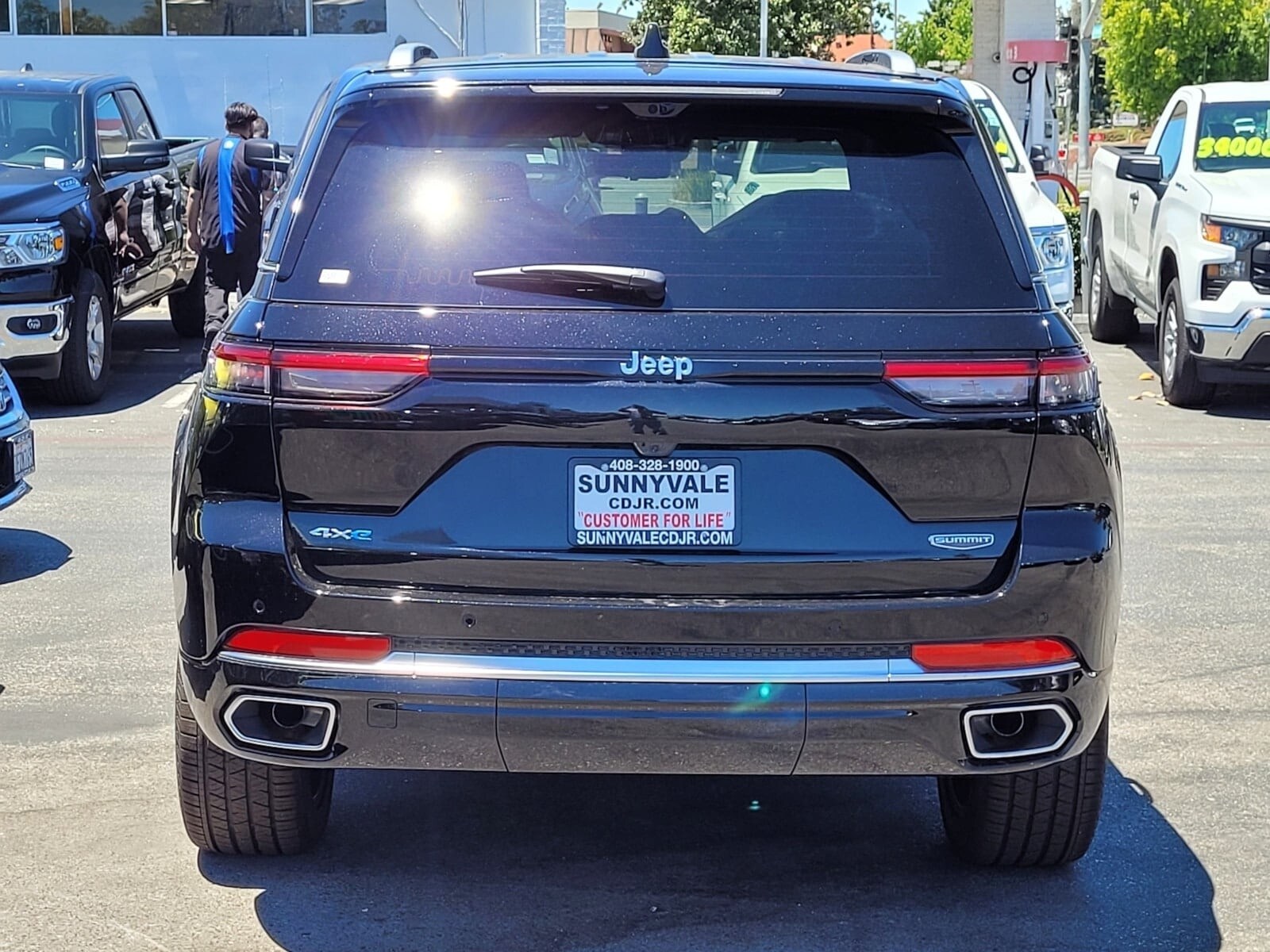 2023 Jeep Cherokee 4xe Summit Reserve photo 4