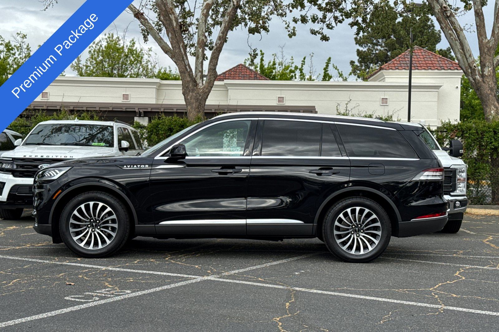 2023 Lincoln Aviator Premium photo 6