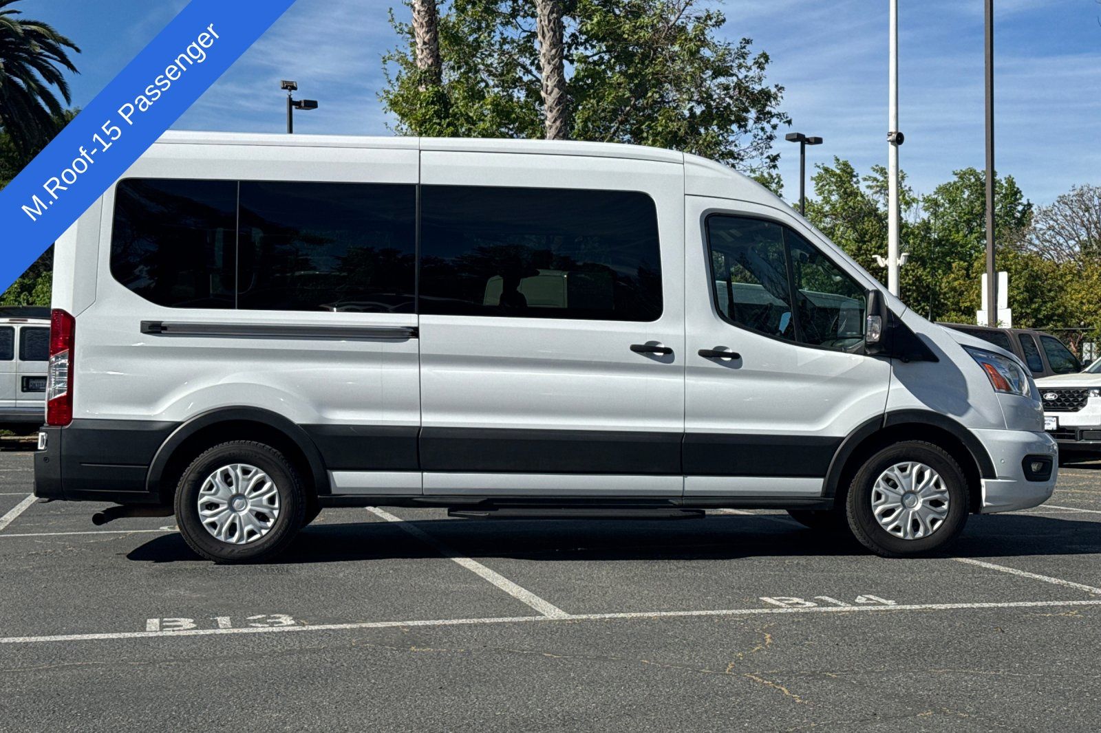 2022 Ford Transit-350 MR XLT photo 2