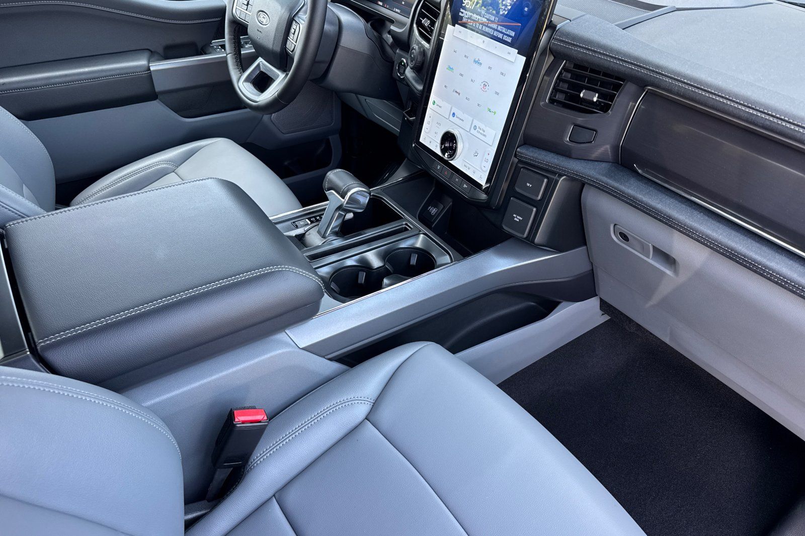 2025 Ford F-150 Lightning Flash - Photo 14