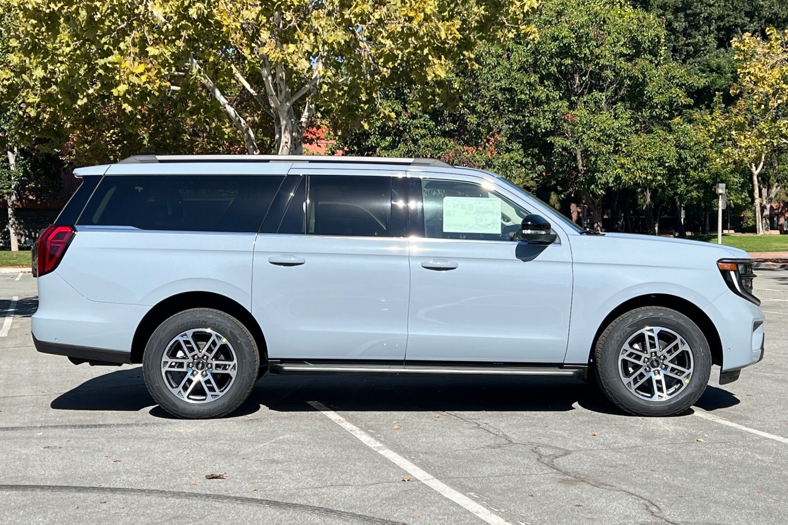 2025 Ford Expedition MAX photo 3