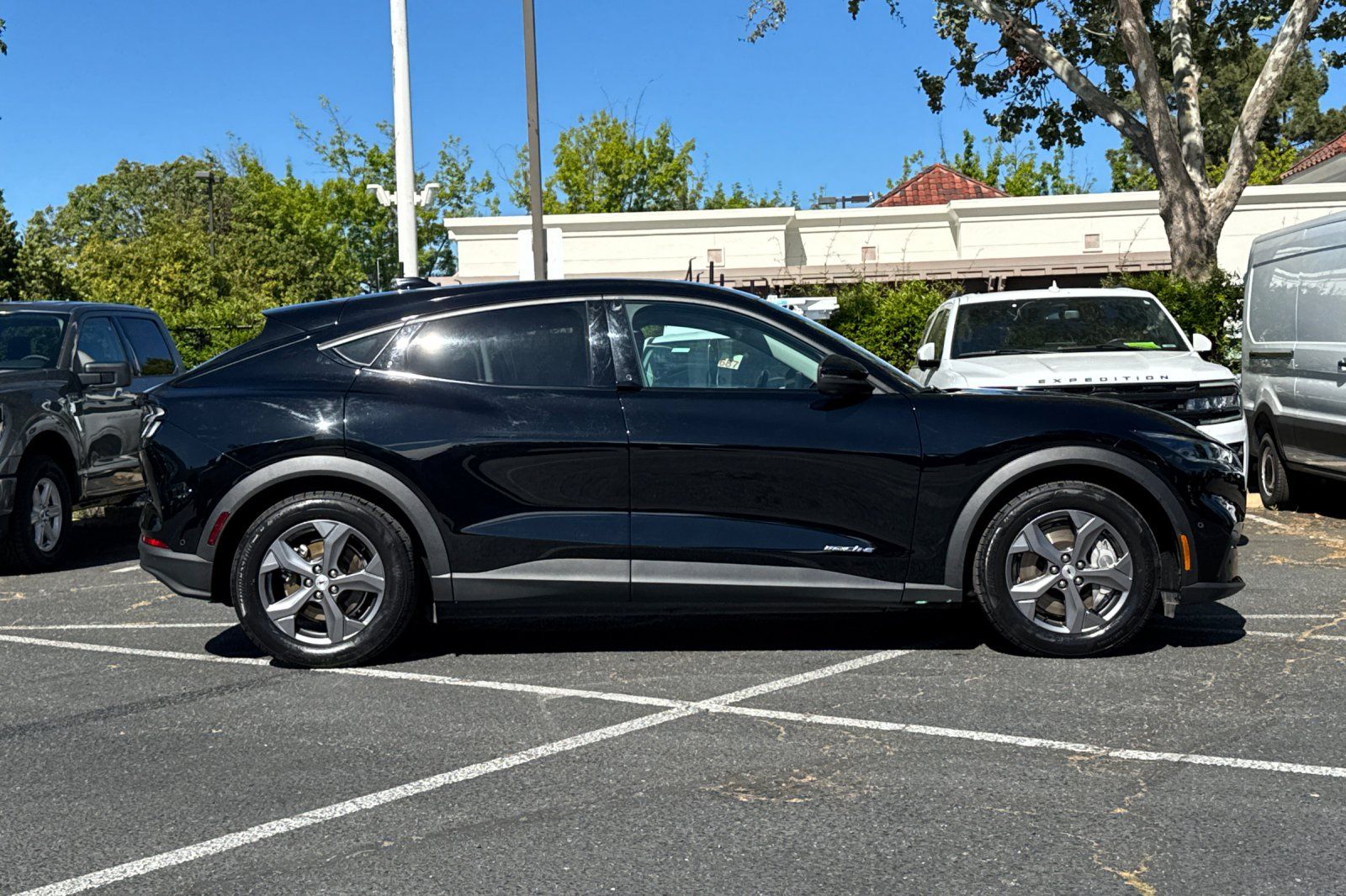 2023 Ford Mustang Mach-E Select photo 2