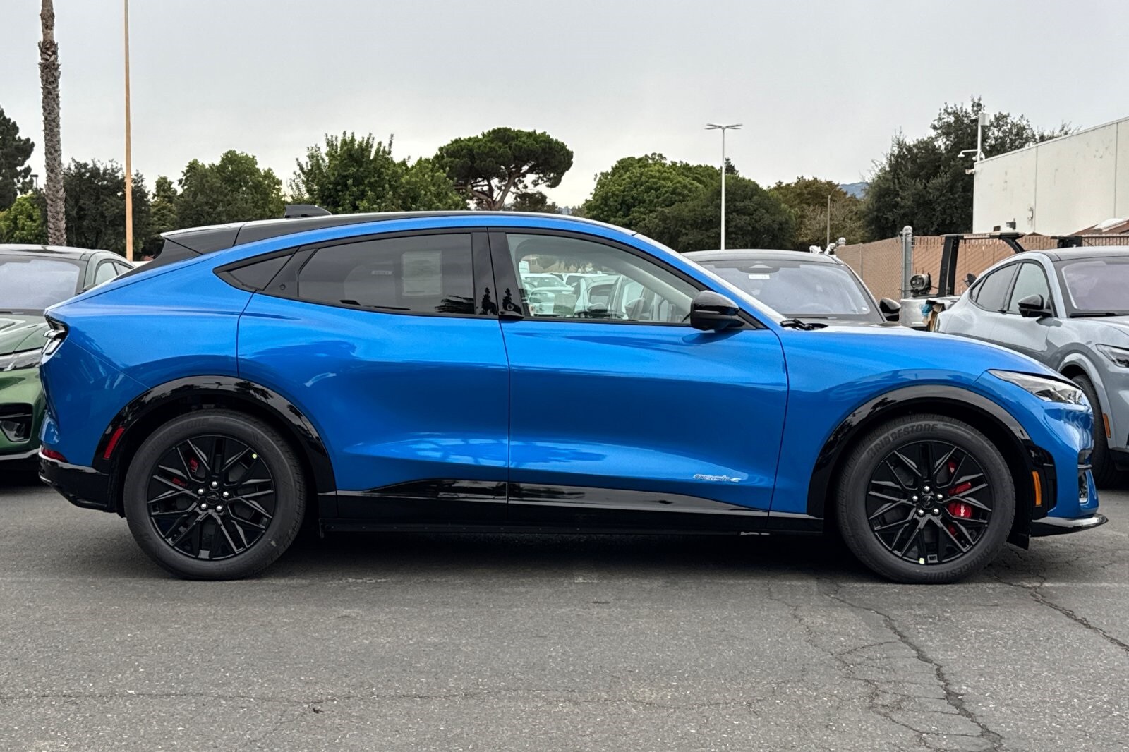 2025 Ford Mustang Mach-E Premium photo 3