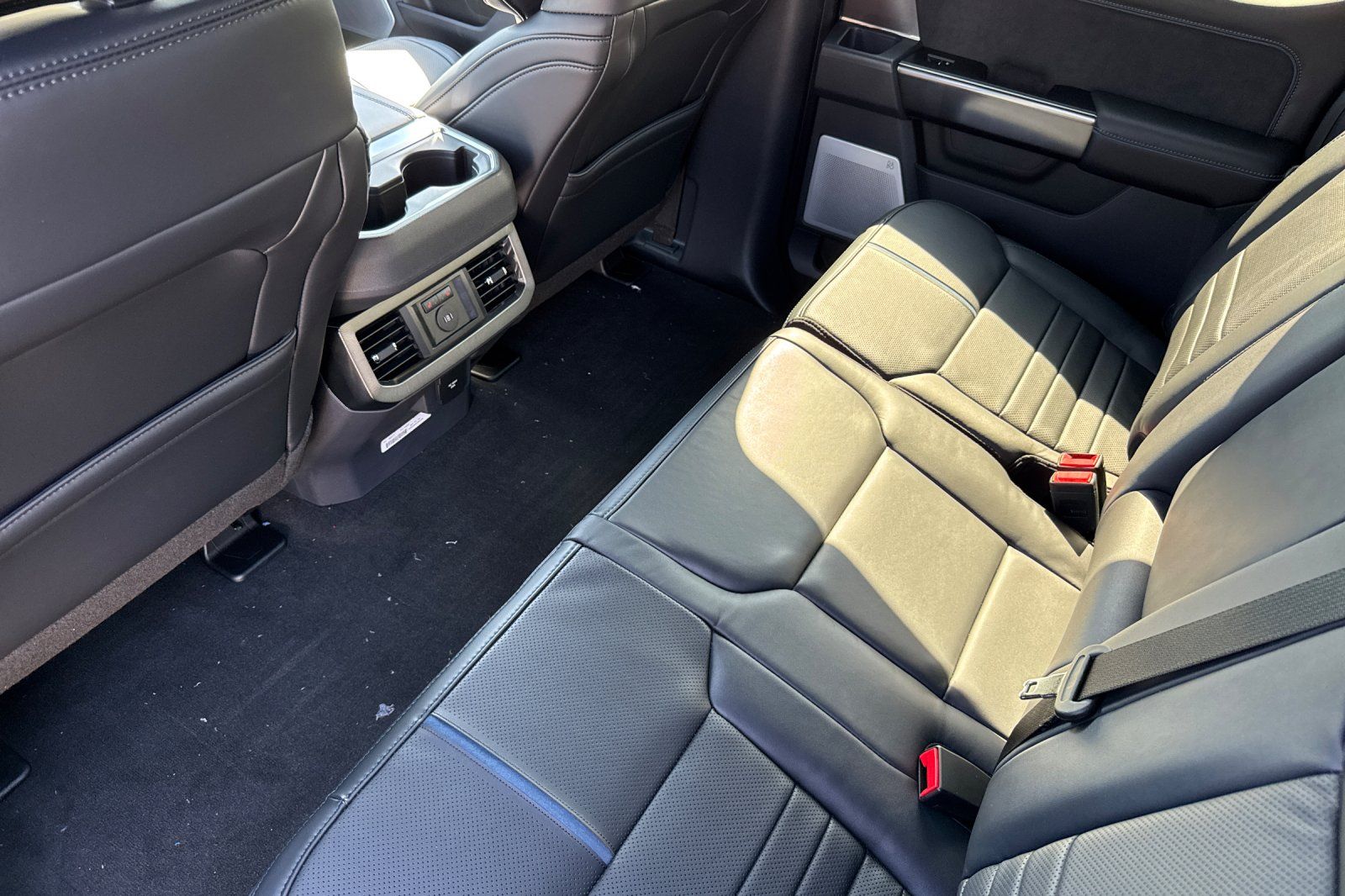 2026 Ford F-350 Super Duty Platinum - Photo 11