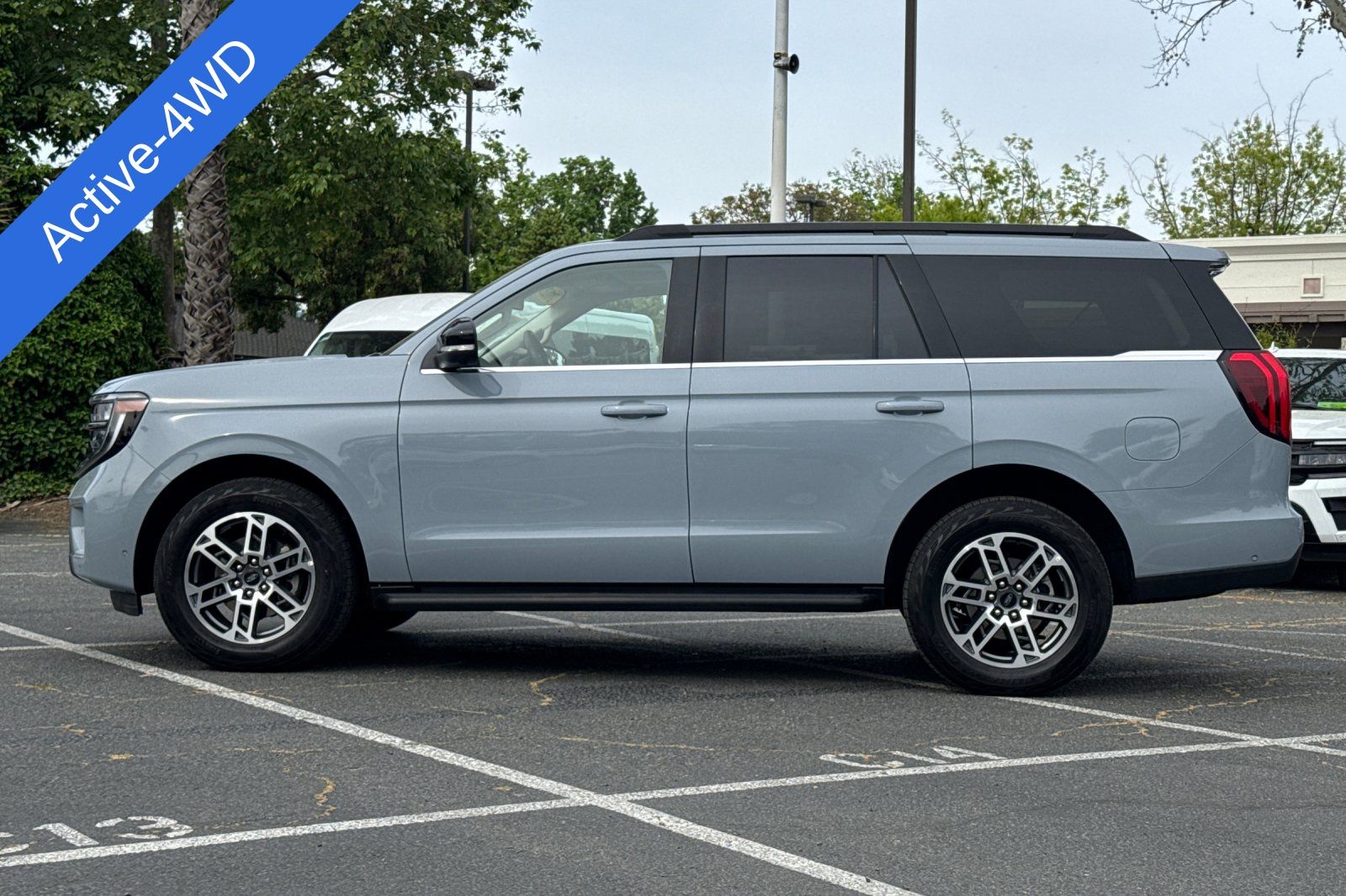 2025 Ford Expedition Active photo 3