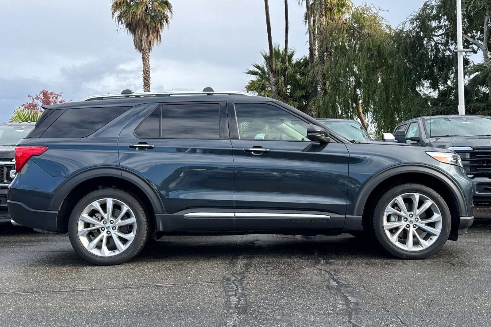 2022 Ford Explorer Platinum photo 3