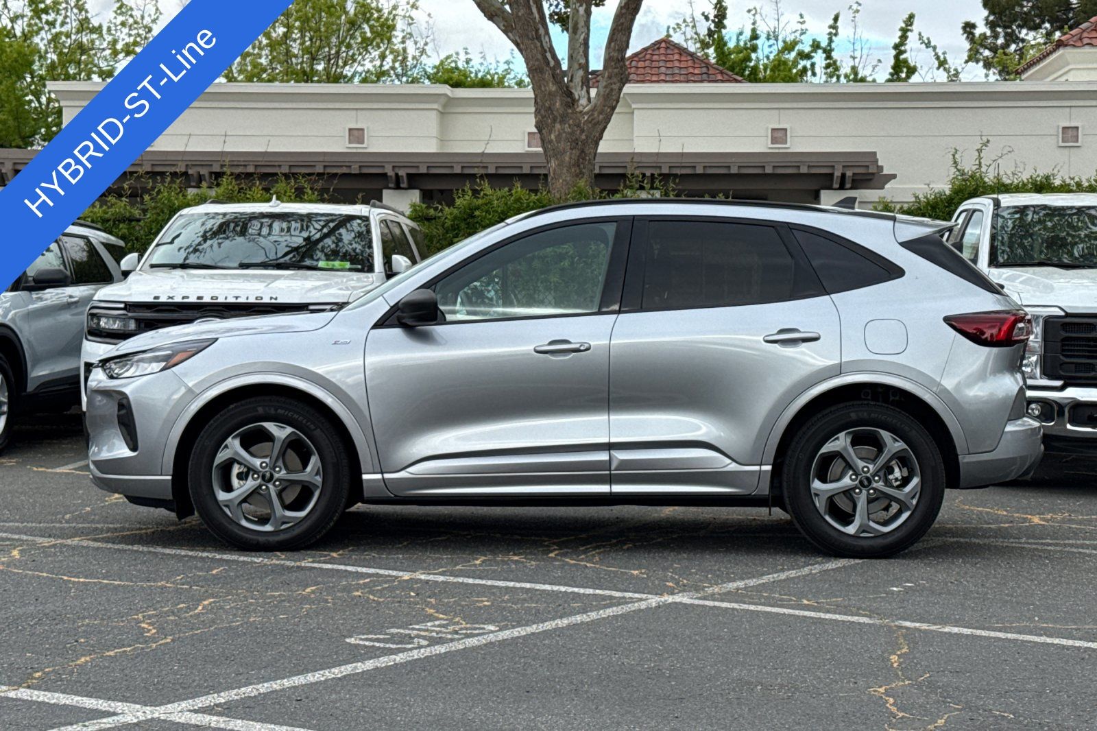 2023 Ford Escape Hybrid ST-Line photo 3