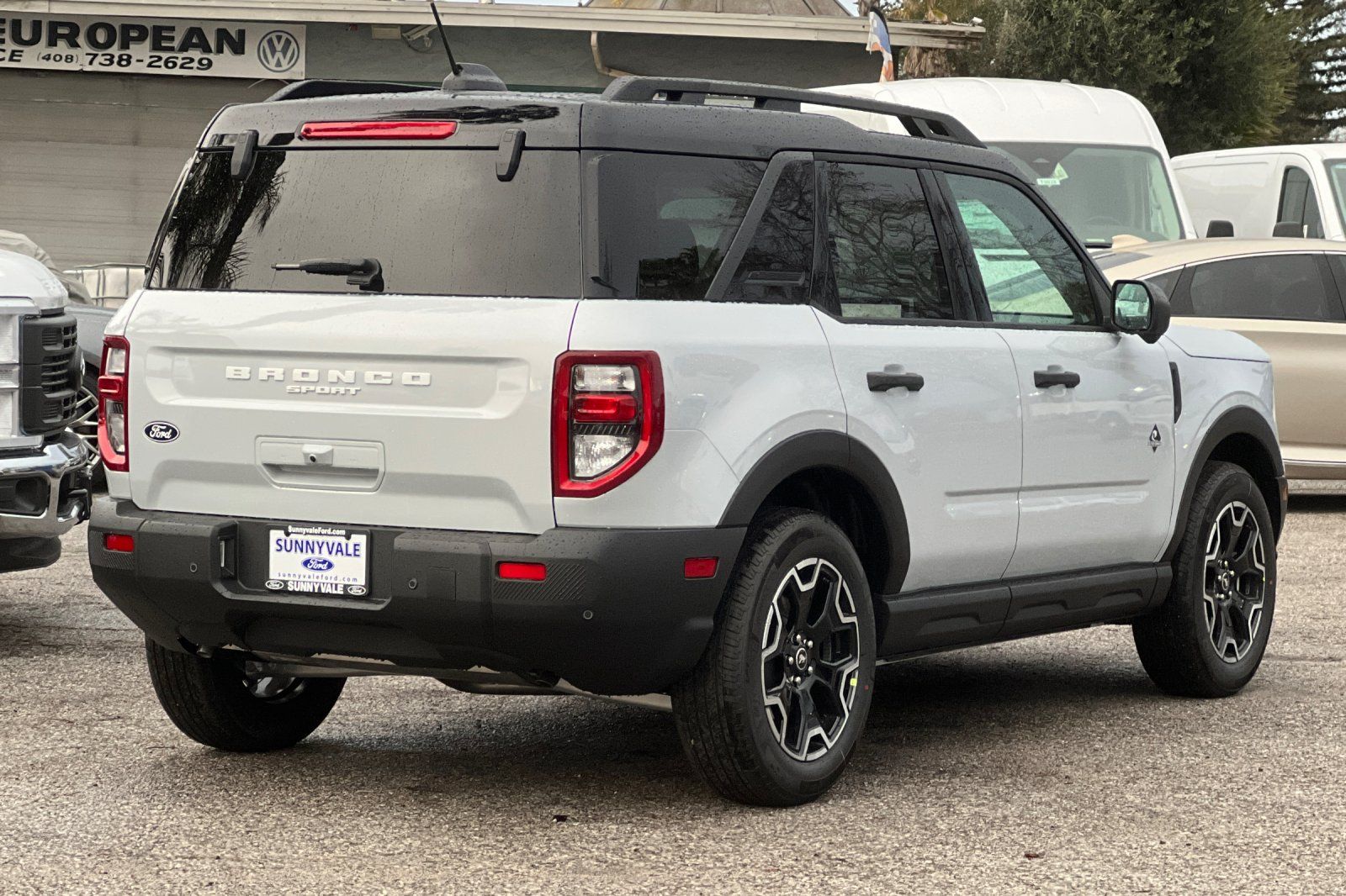 View vehicle photo 5