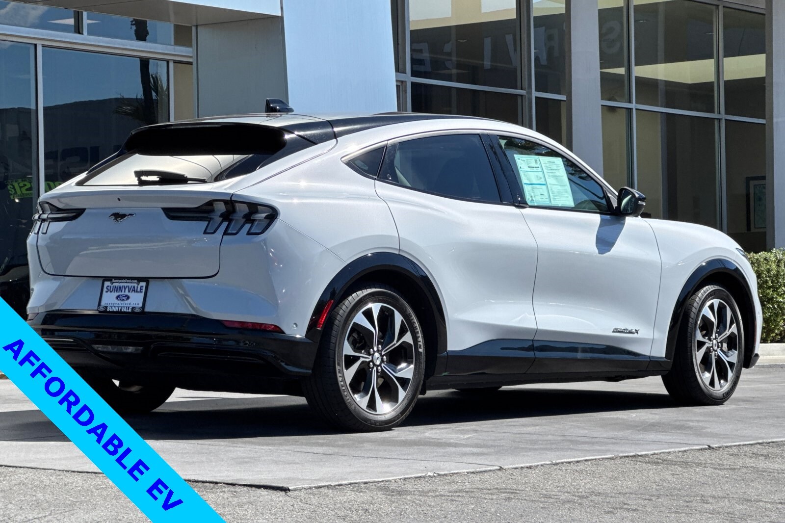 2022 Ford Mustang Mach-E Premium photo 4