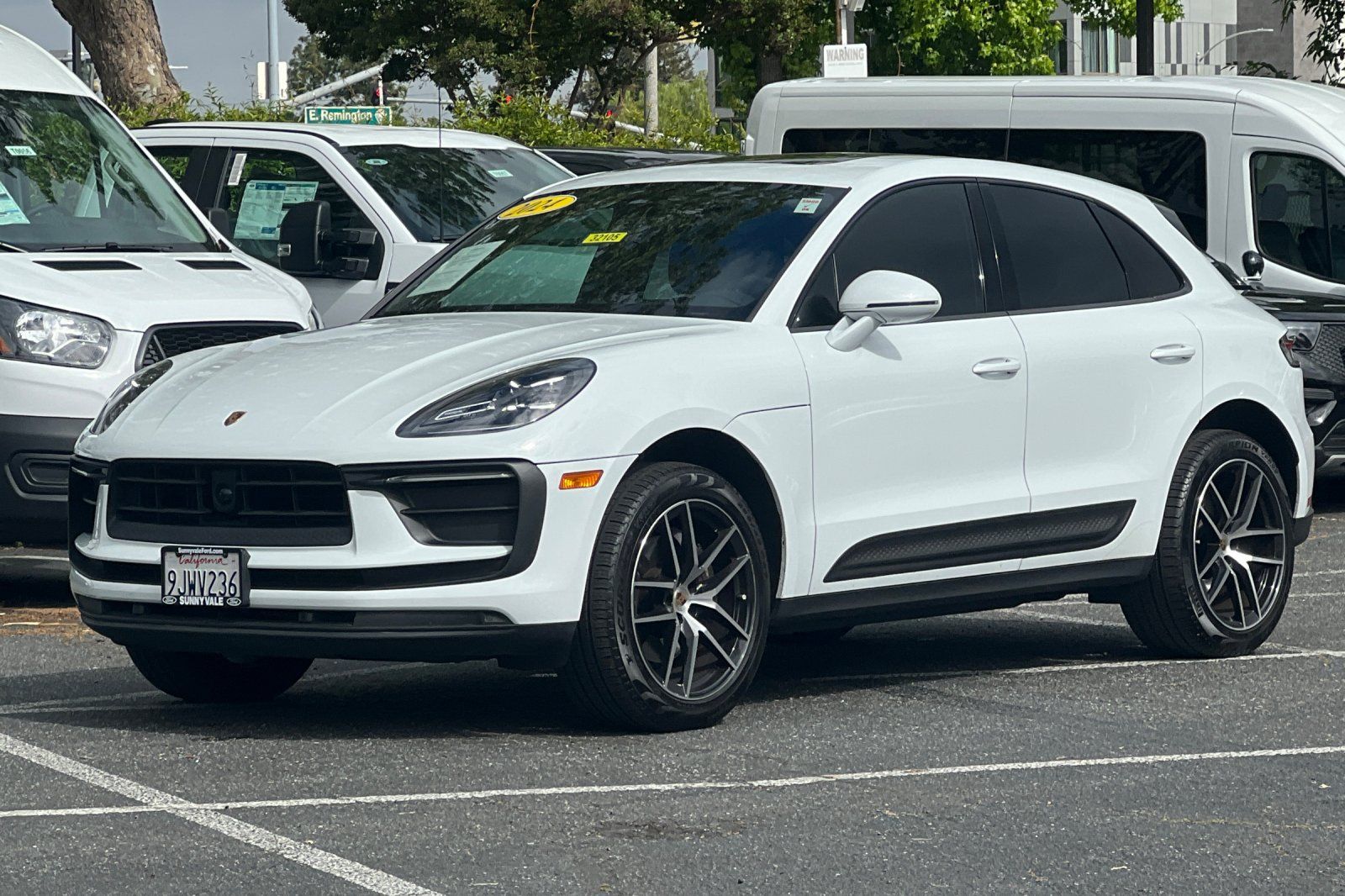 2024 Porsche Macan AWD photo 3