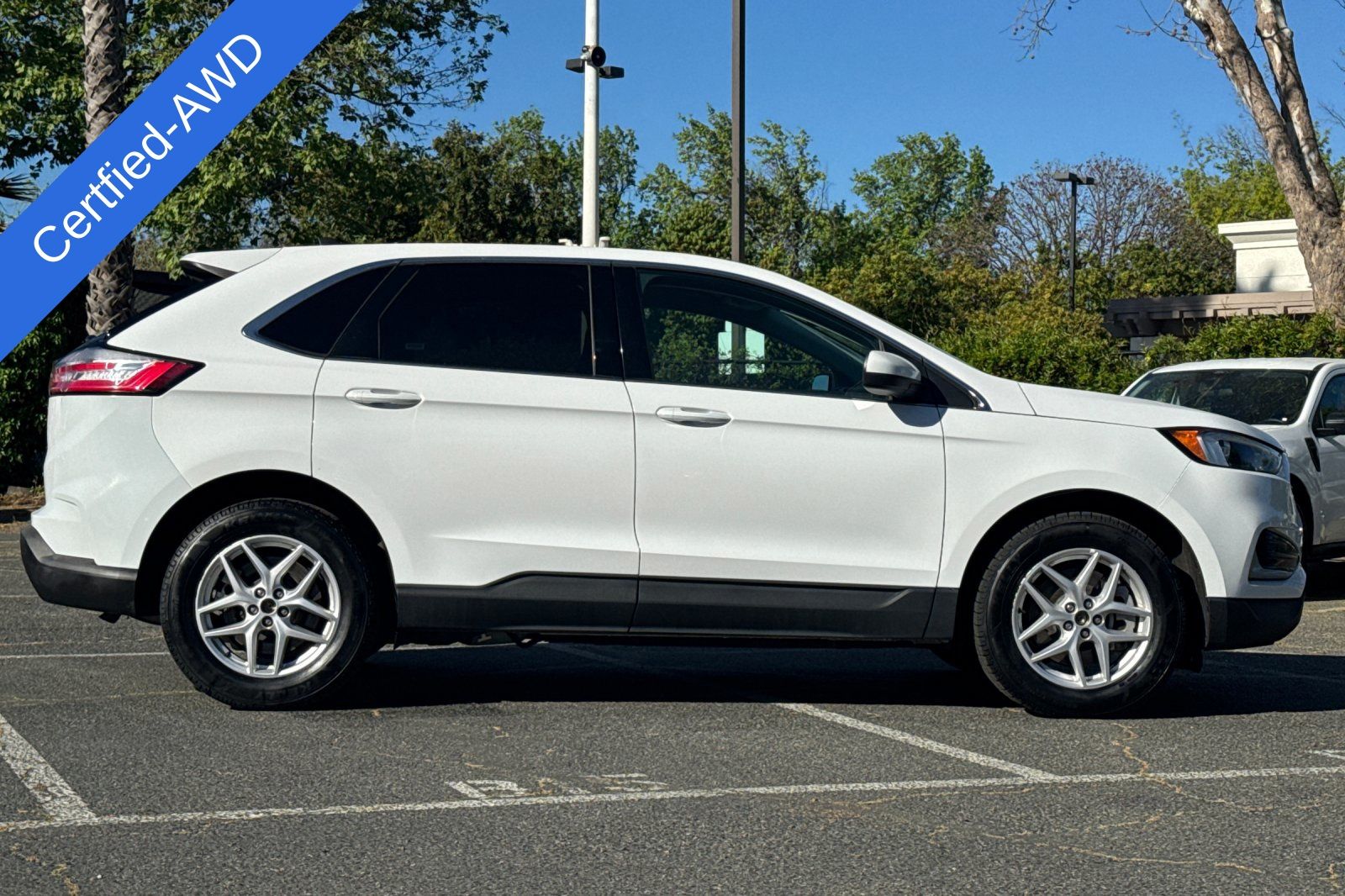 2024 Ford Edge SEL photo 2