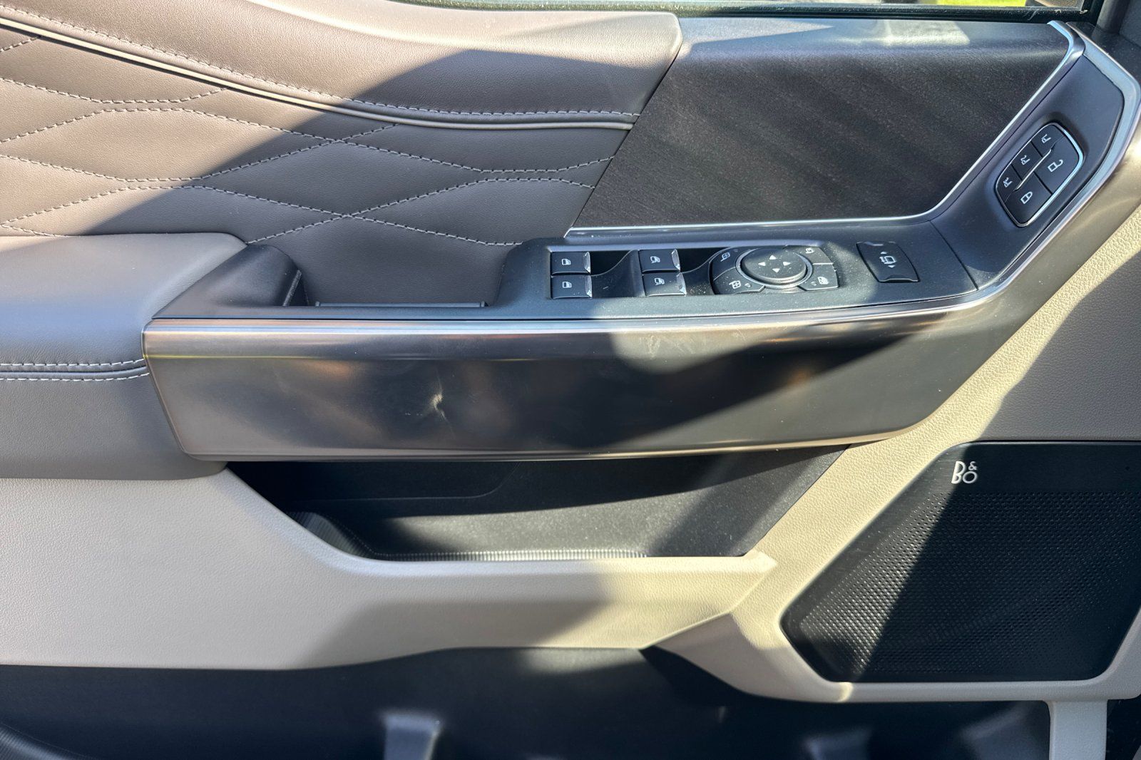 2025 Ford F-350 Super Duty Platinum - Photo 10