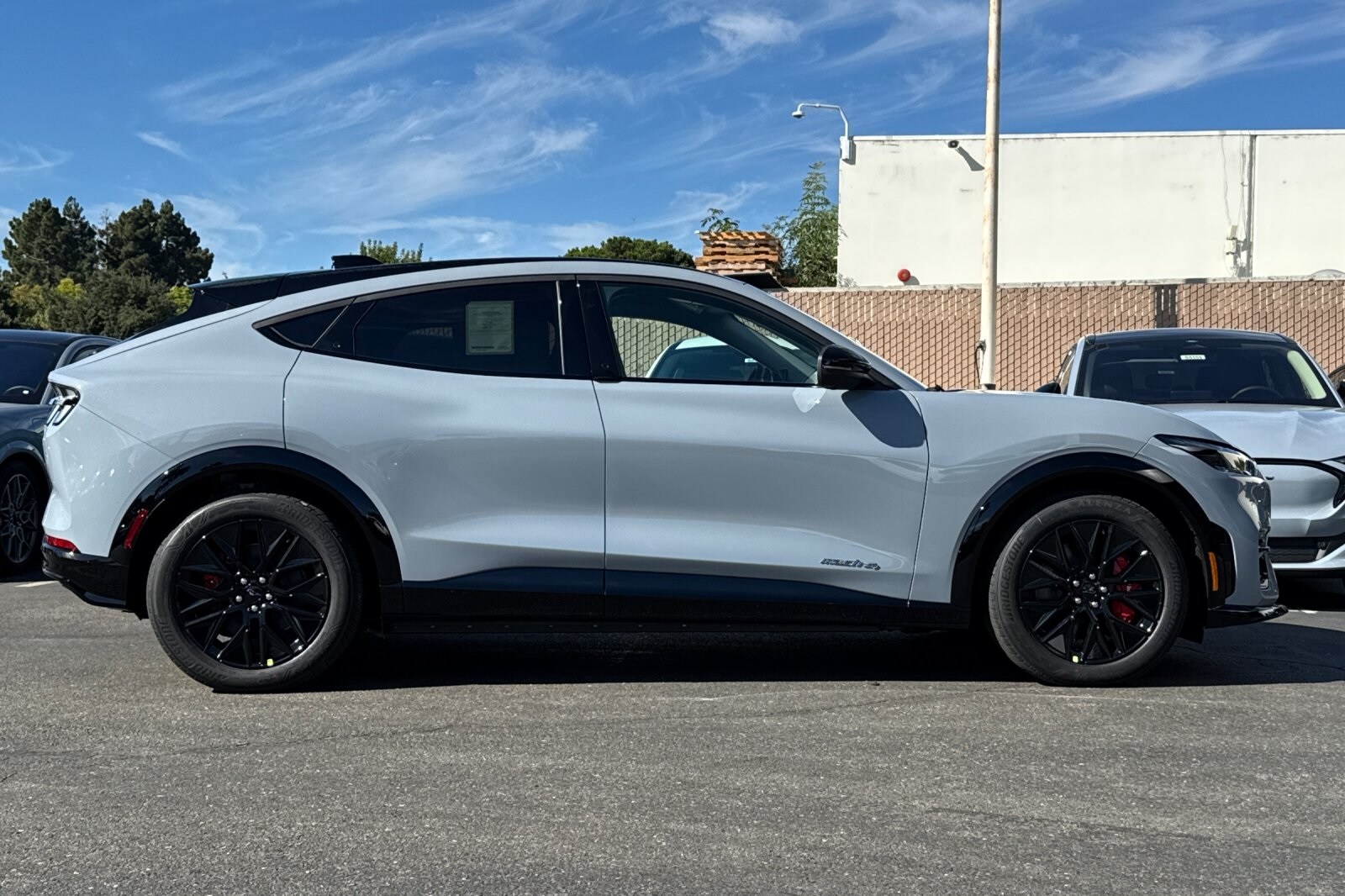 2025 Ford Mustang Mach-E Premium photo 3