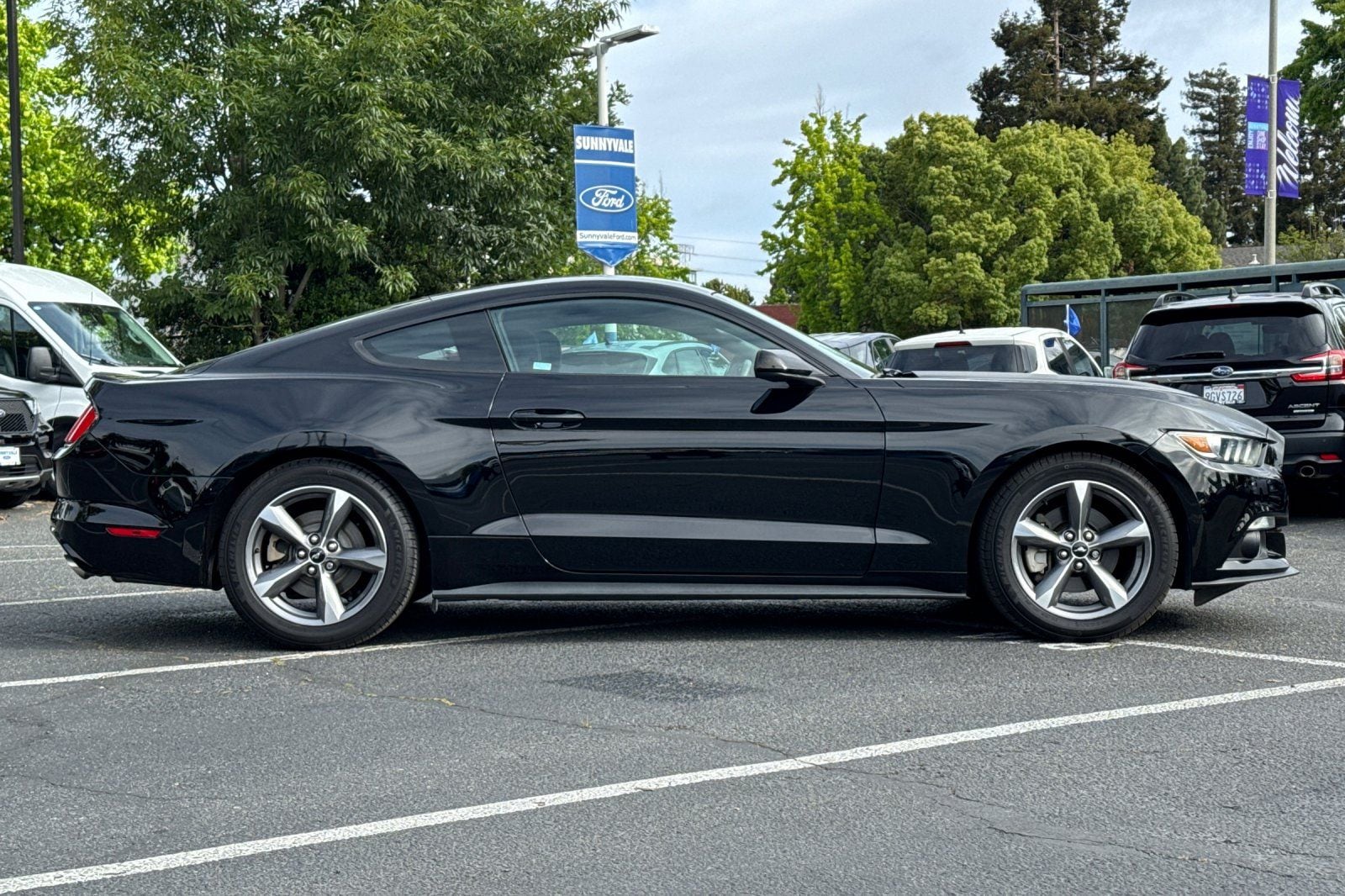 2015 Ford Mustang V6 photo 2