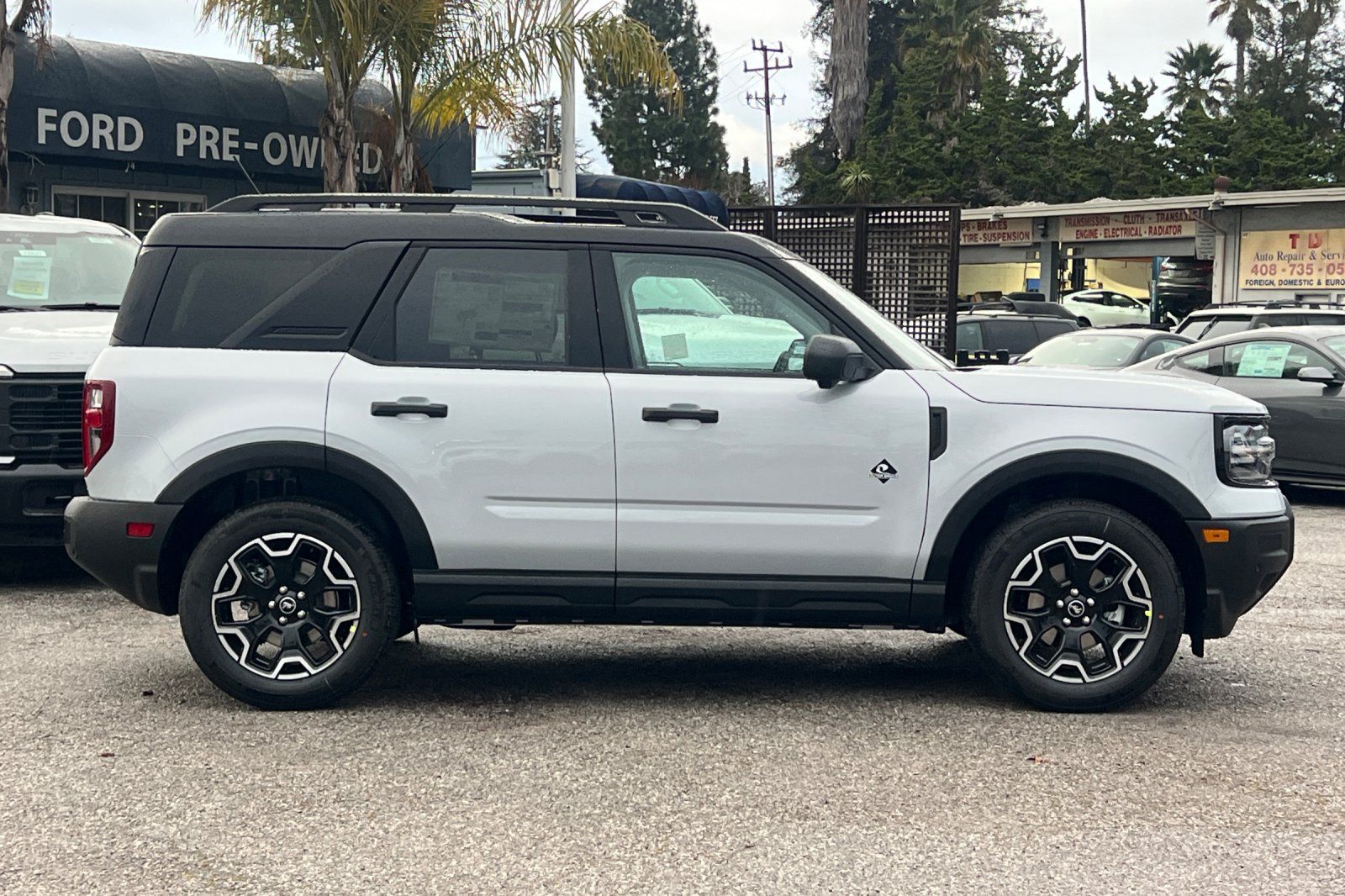 View vehicle photo 4