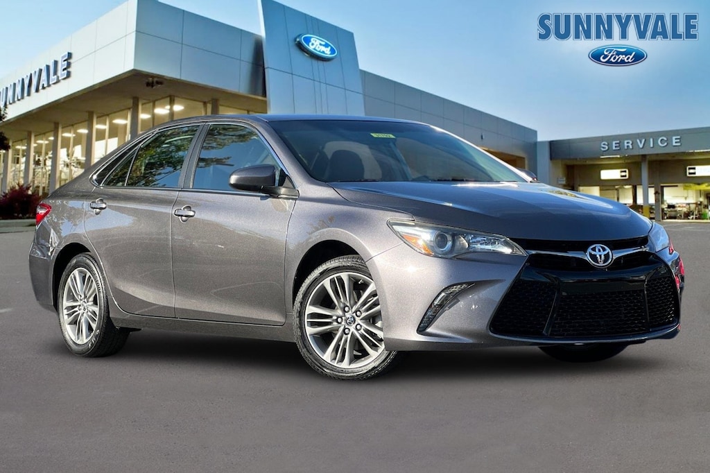 Used 2017 Toyota Camry SE Sedan
