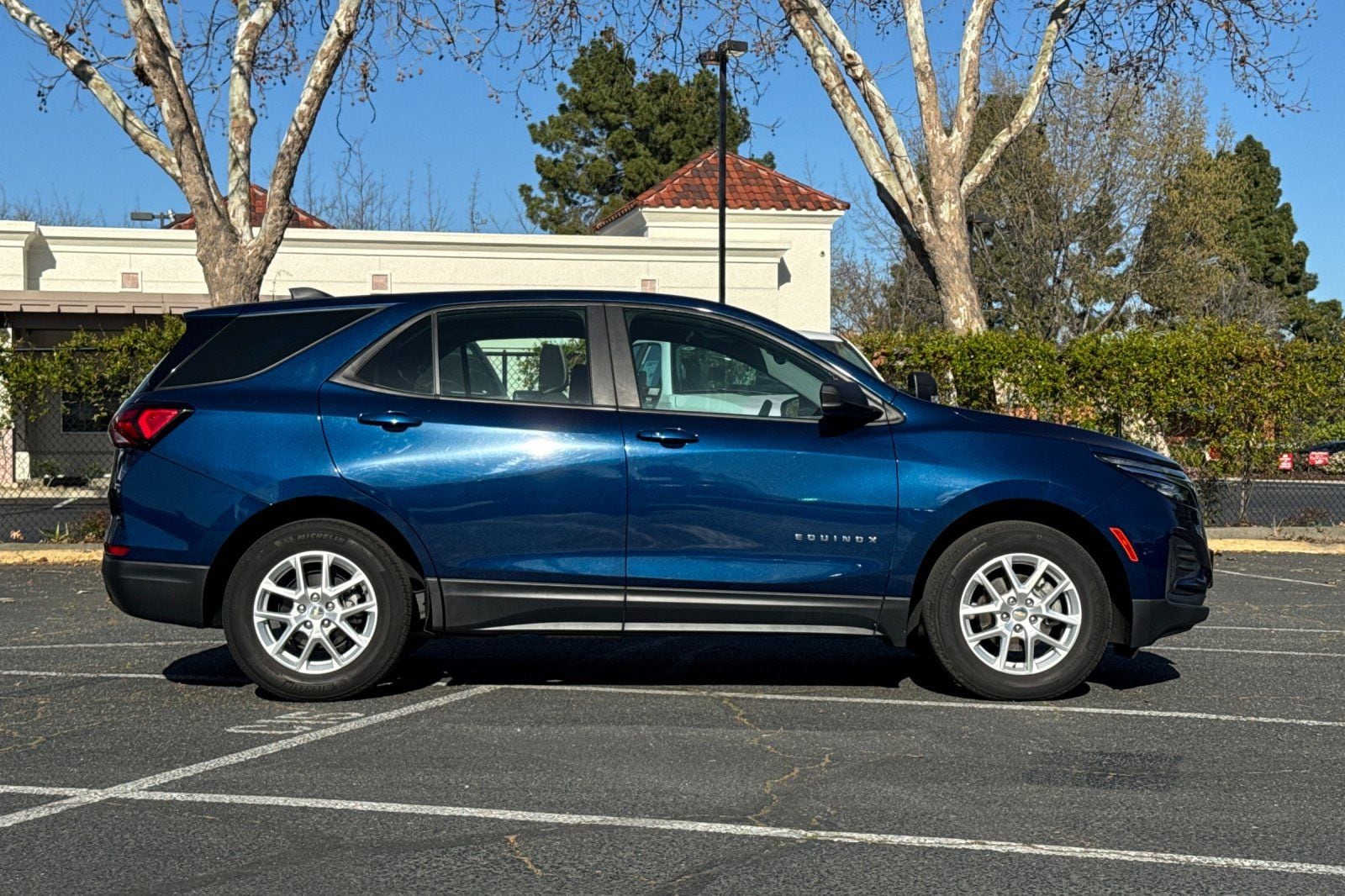 2023 Chevrolet Equinox LS photo 2