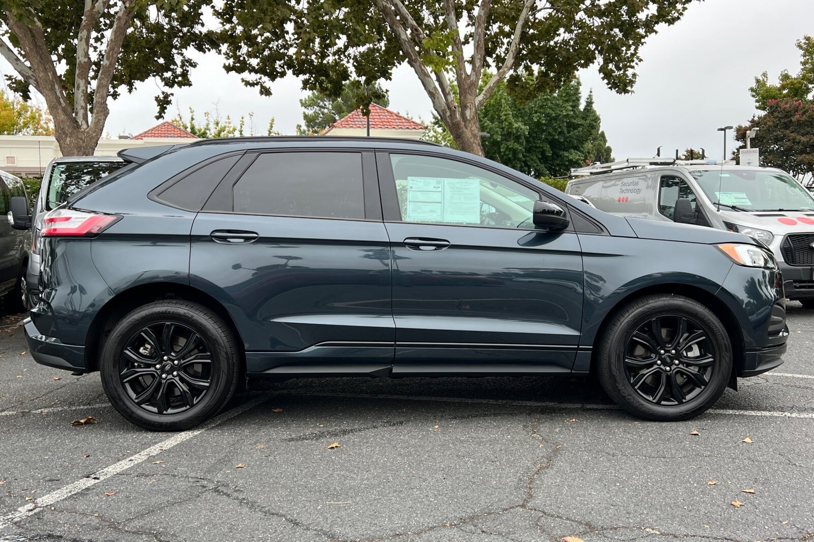 2022 Ford Edge SE photo 3