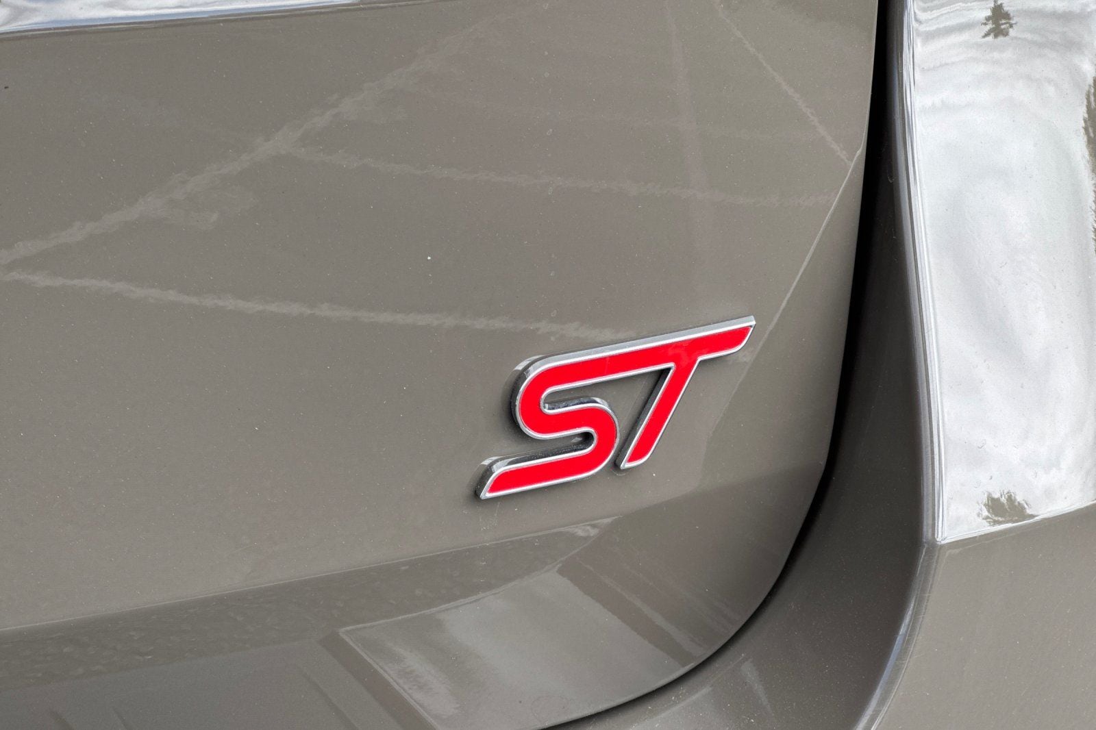 2026 Ford Explorer ST photo 3