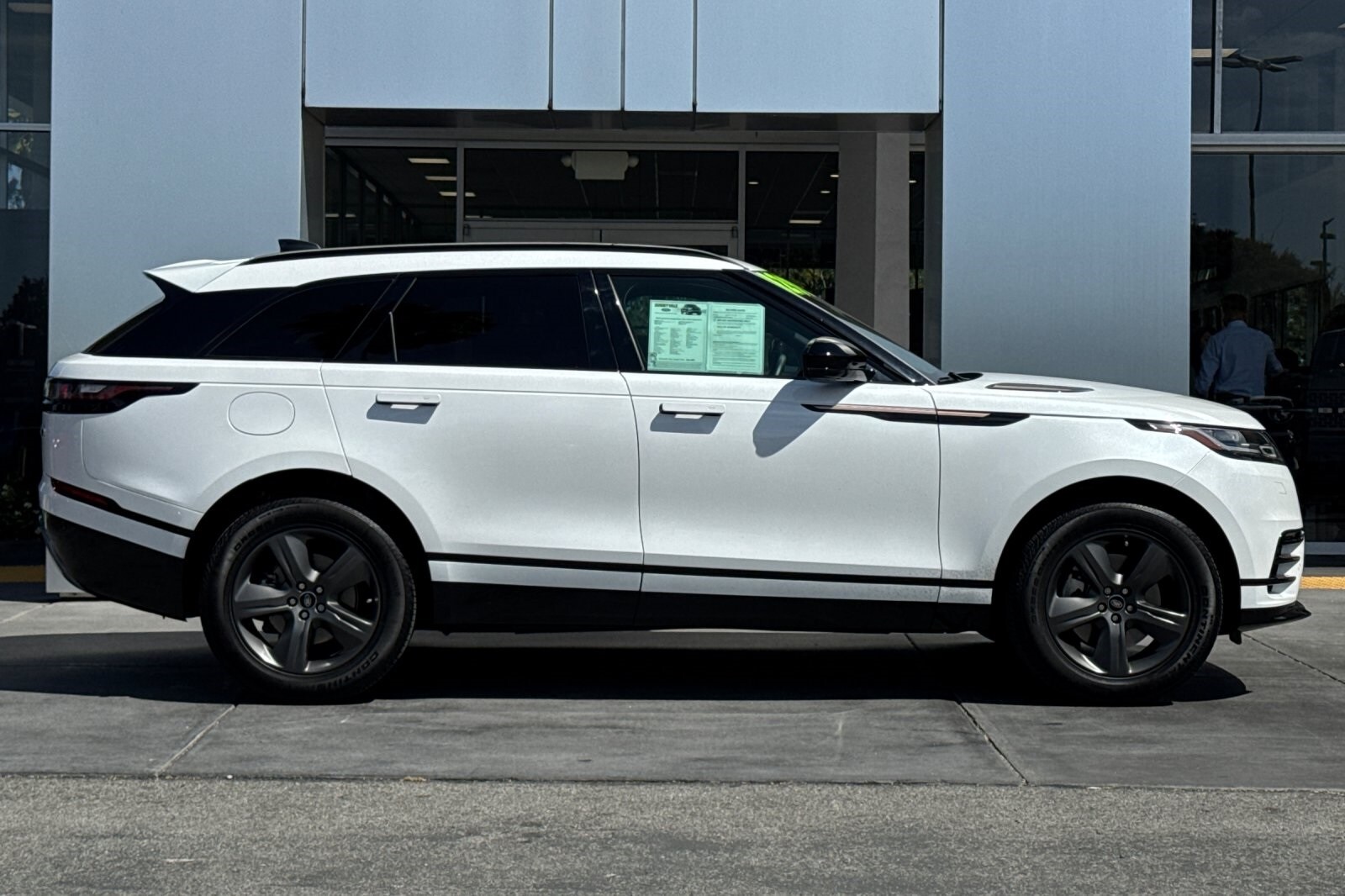 2022 Land Rover Range Rover Velar P250 R-Dynamic S photo 2
