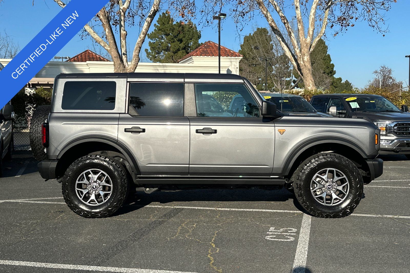 2025 Ford Bronco Badlands photo 2