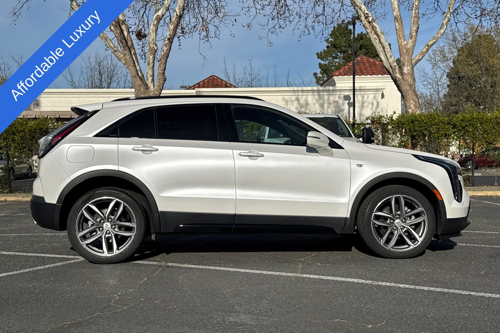 2023 Cadillac XT4 Sport photo 2