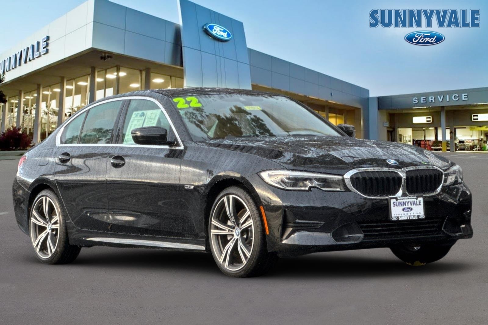 2022 BMW 3 Series 330e's photo