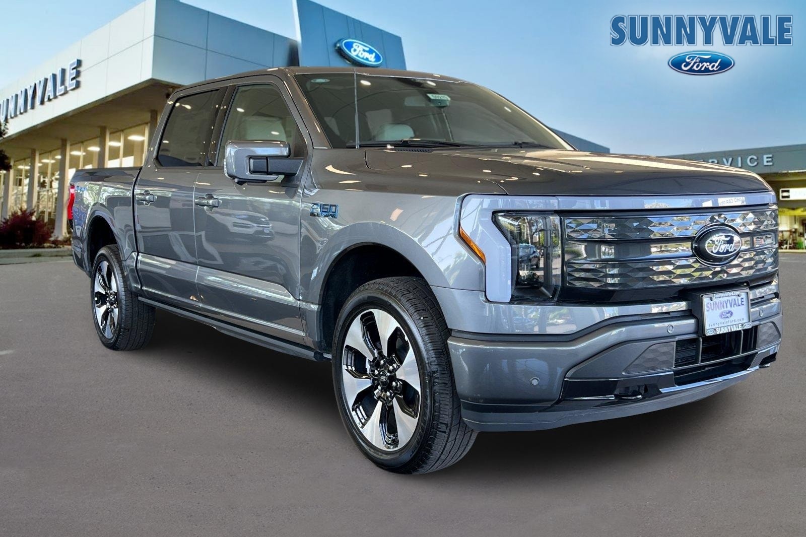 2025 Ford F-150 Lightning Platinum's photo
