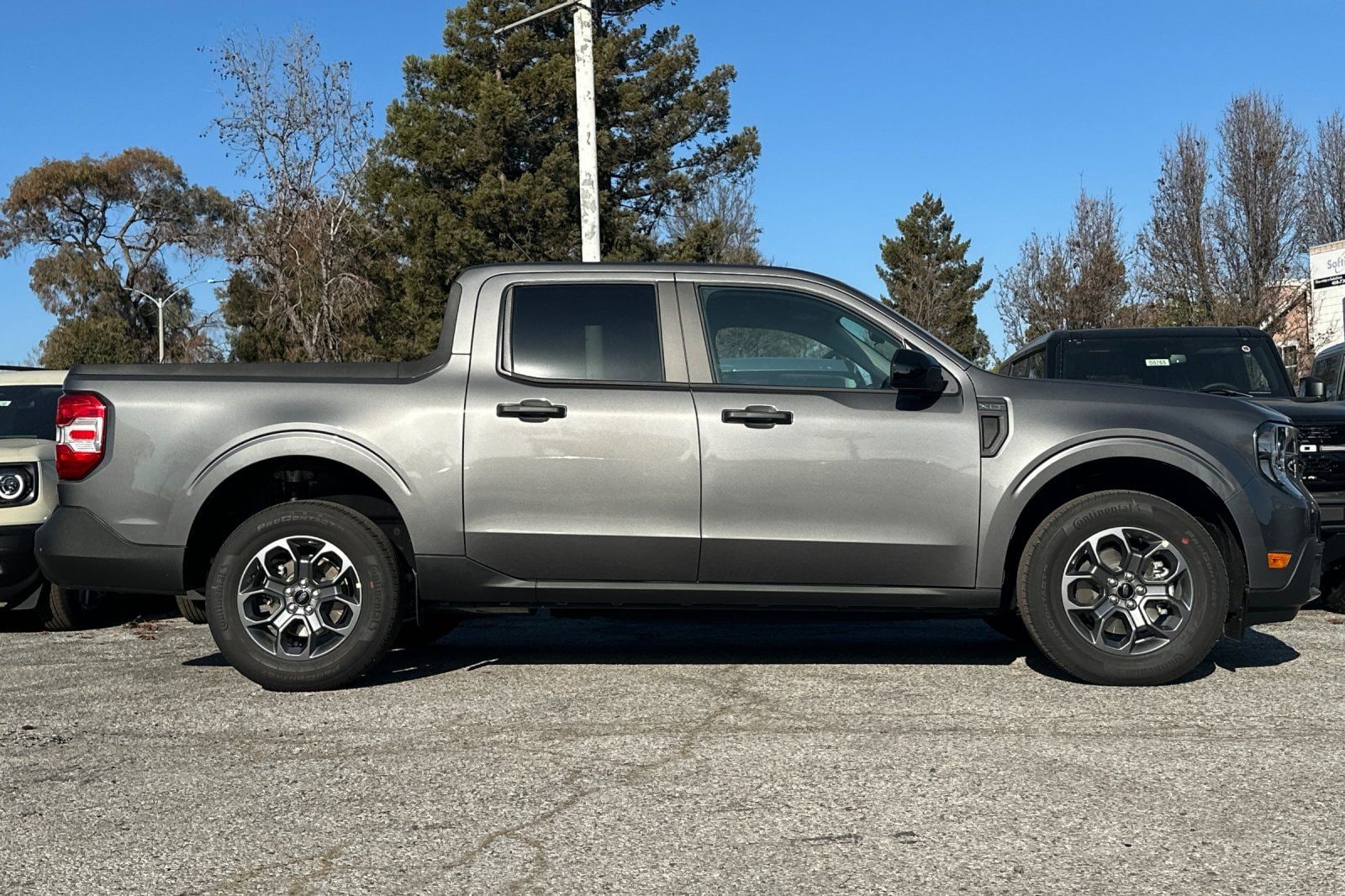 View vehicle photo 4