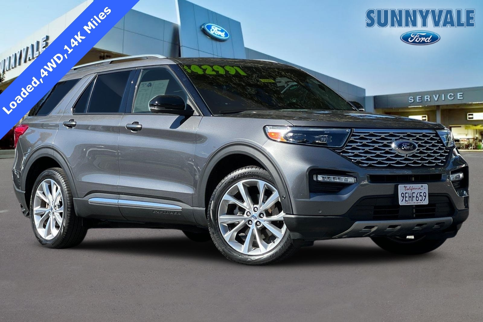 2022 Ford Explorer Platinum's photo