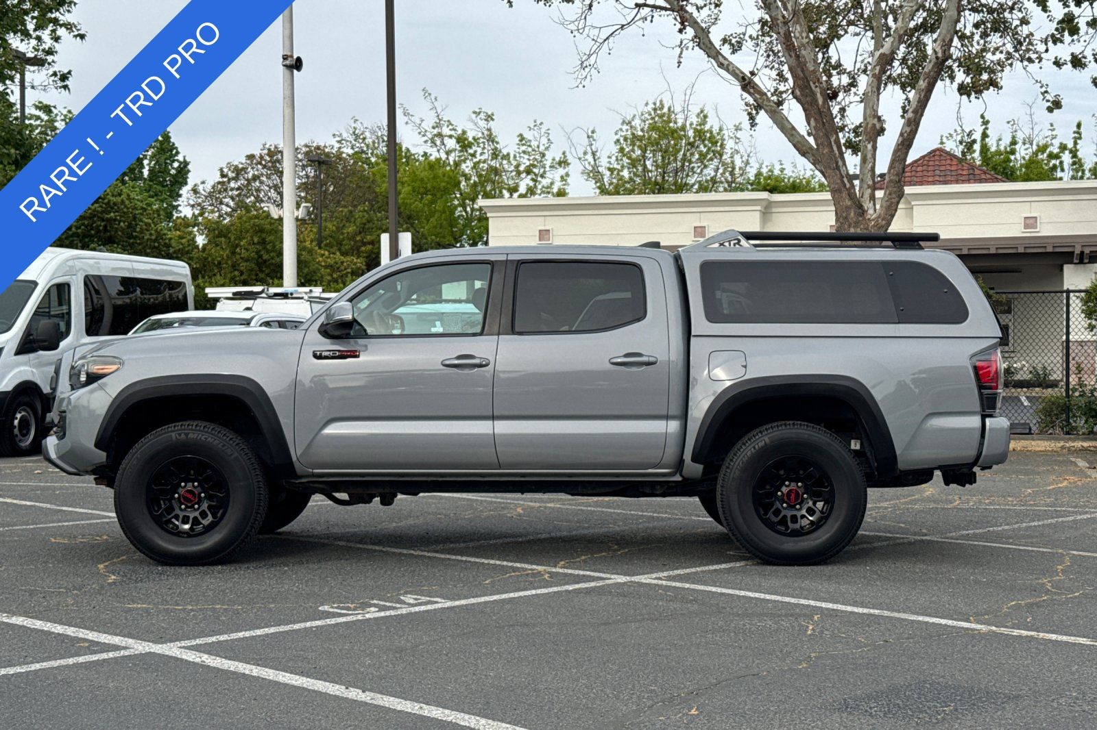 2017 Toyota Tacoma TRD Pro photo 6