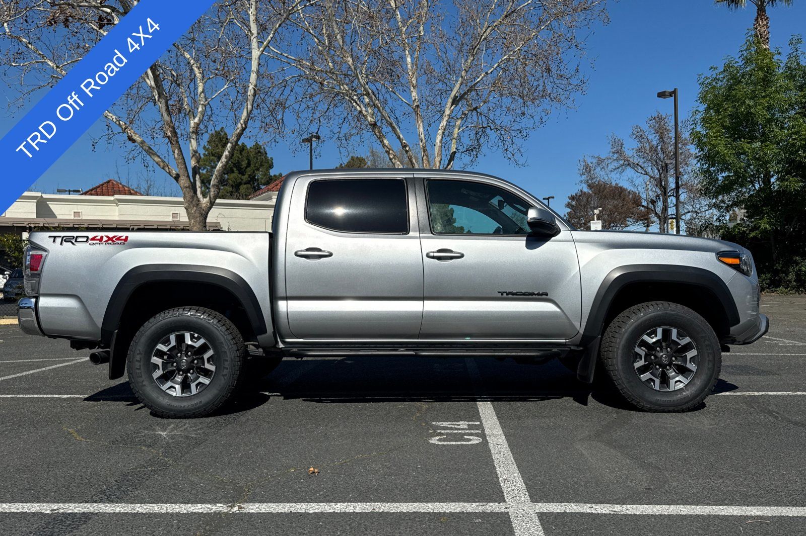 2023 Toyota Tacoma TRD Off-Road photo 2