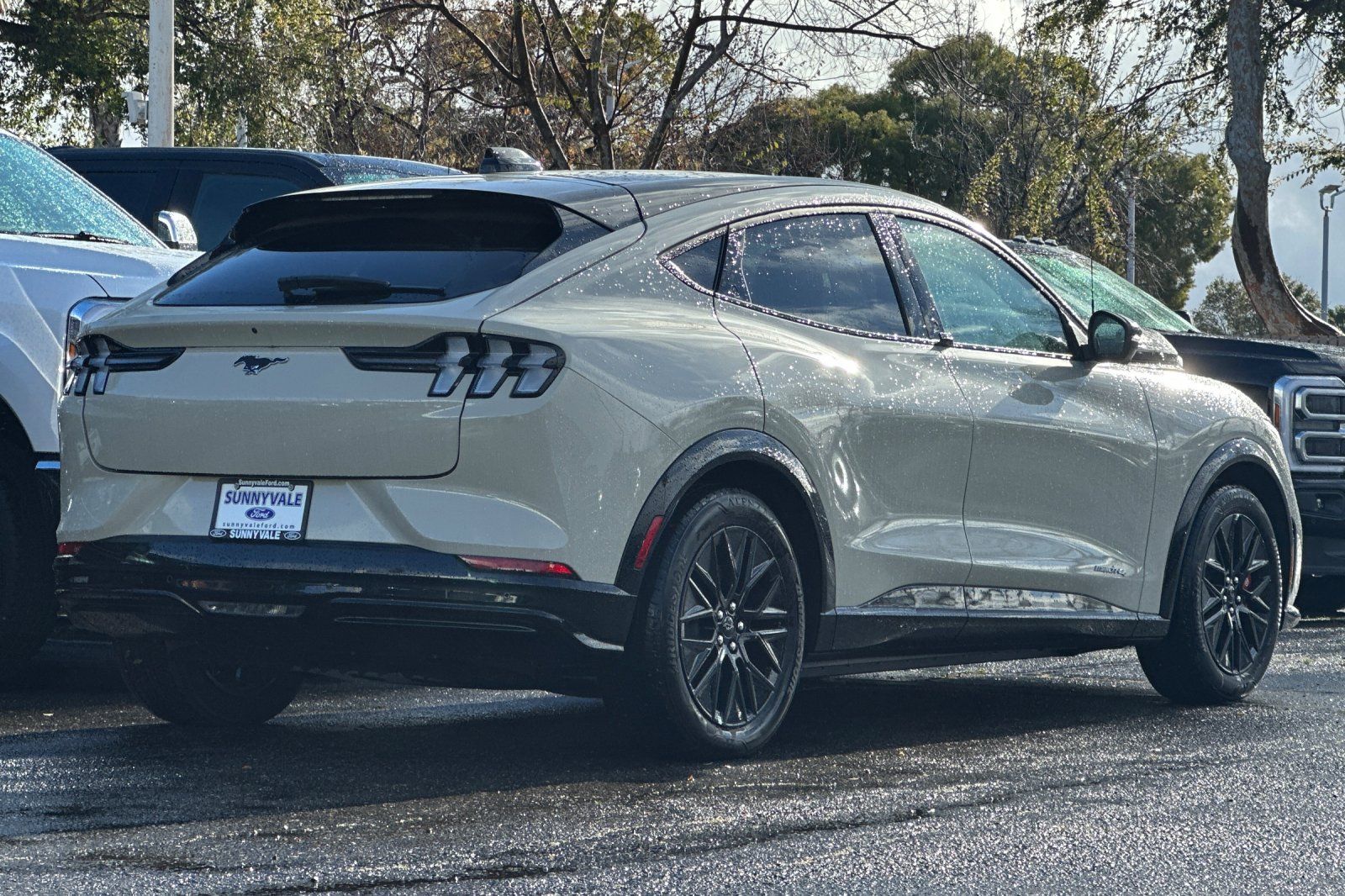 View vehicle photo 5