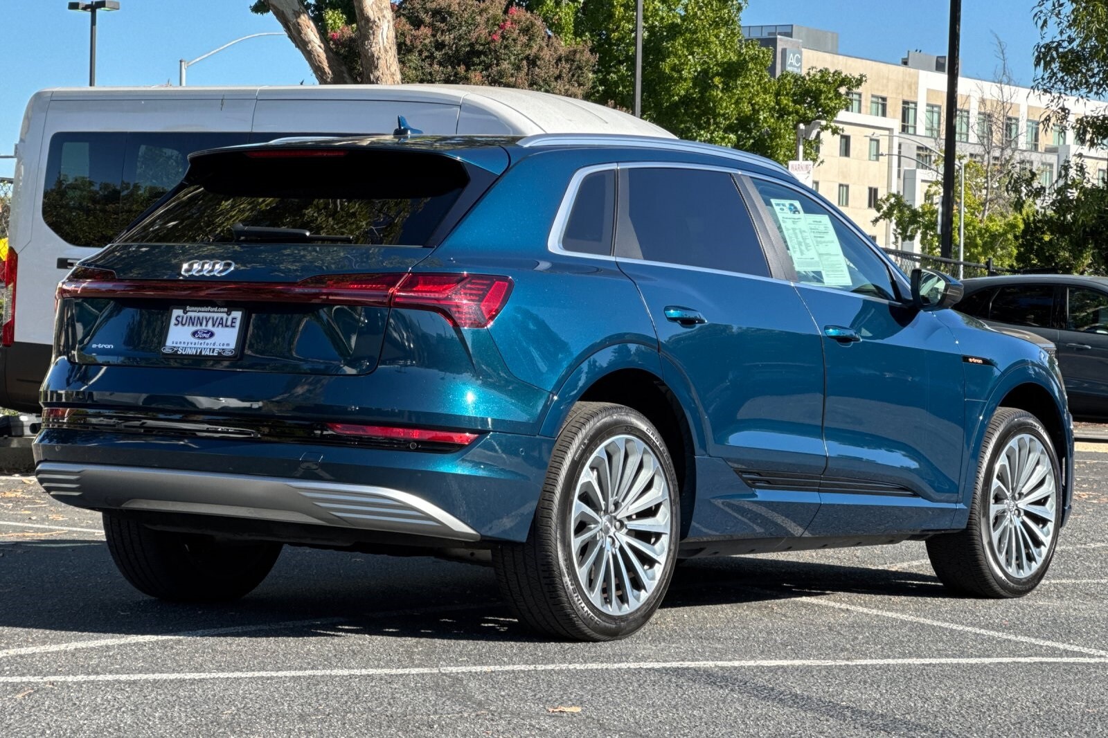 2019 Audi e-tron Prestige photo 3