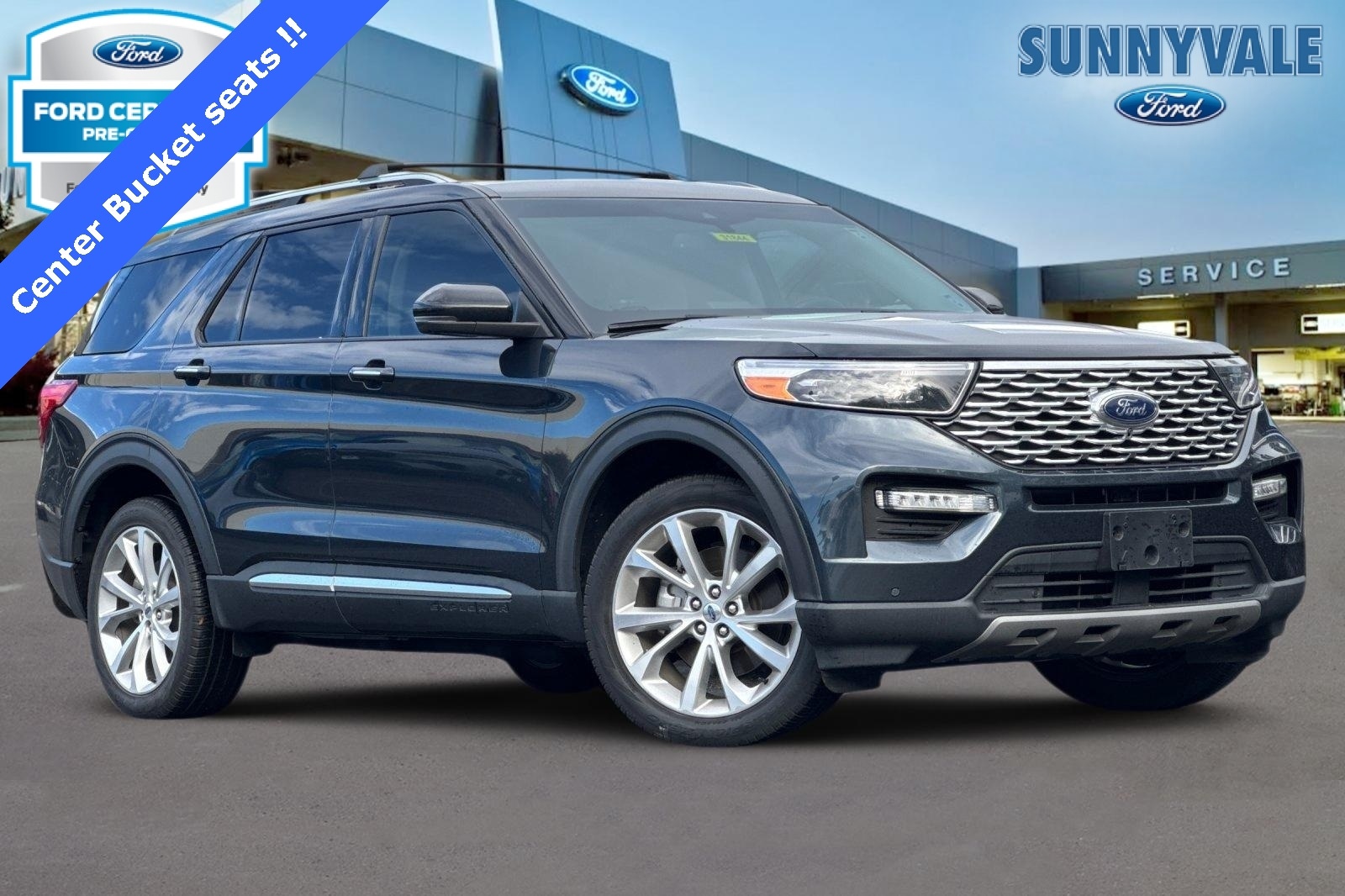 2022 Ford Explorer Platinum's photo