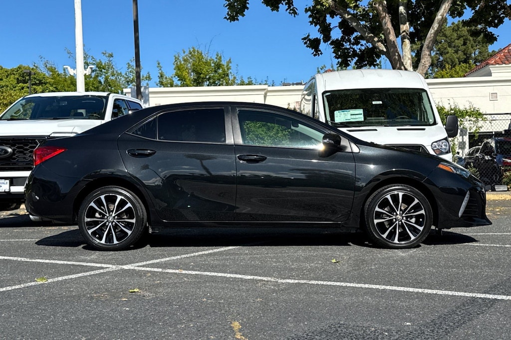 Used 2018 Toyota Corolla SE Sedan