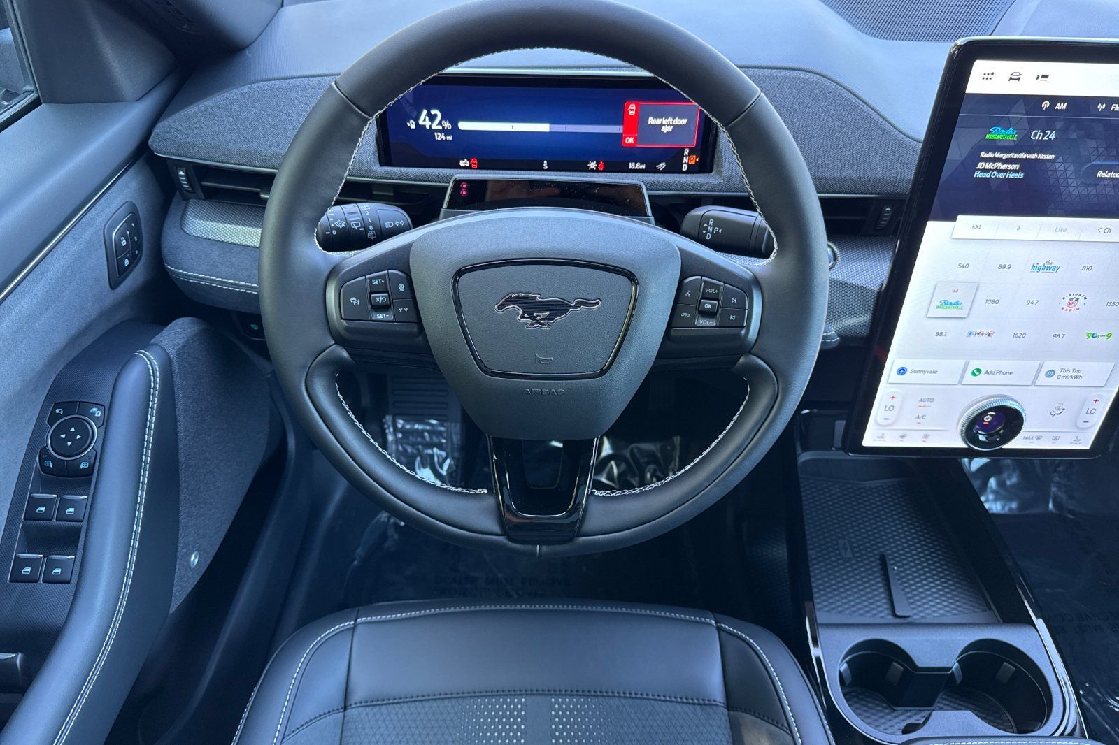 2025 Ford Mustang Mach-E GT - Photo 13