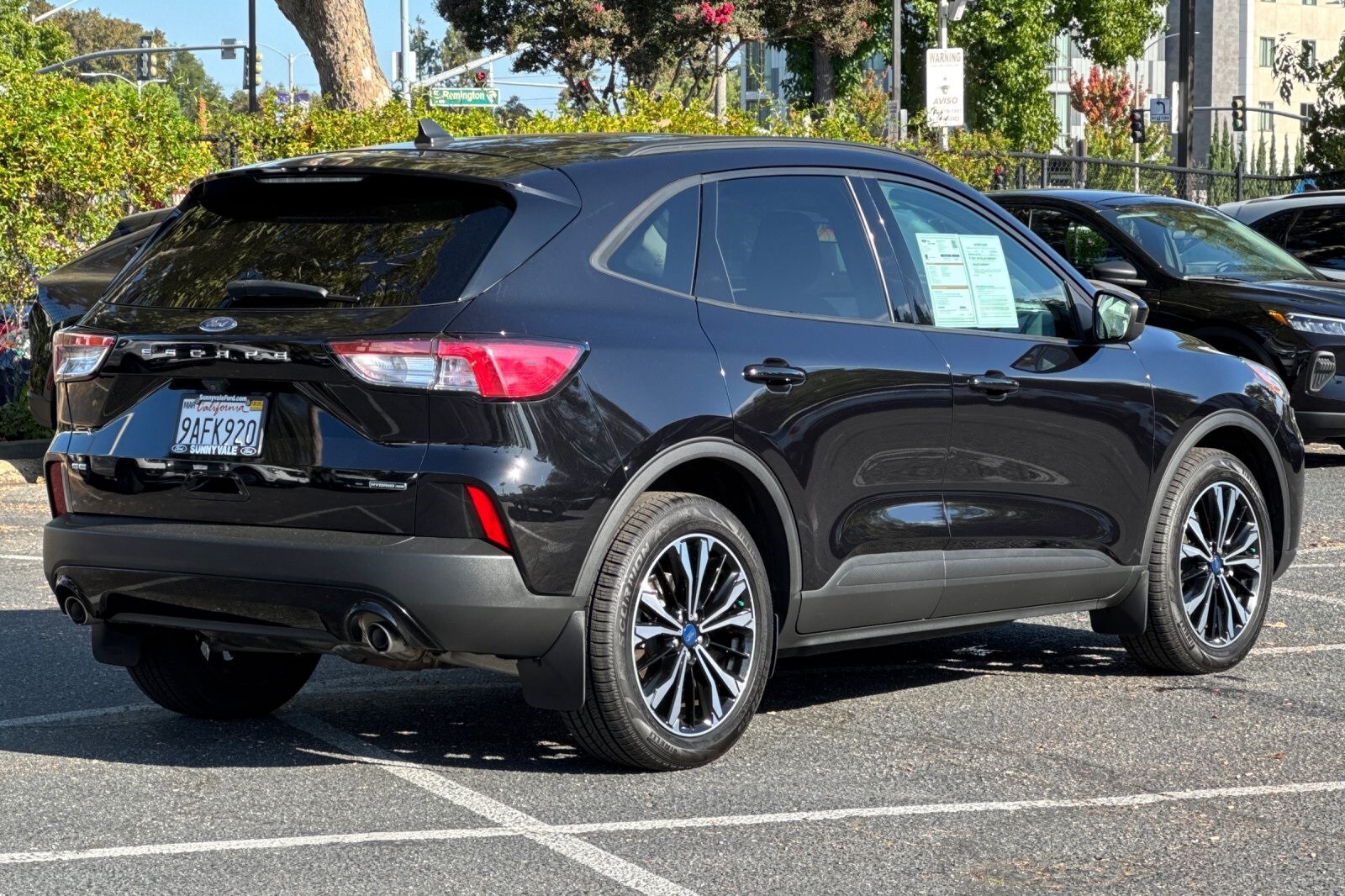 2022 Ford Escape SE Hybrid photo 2