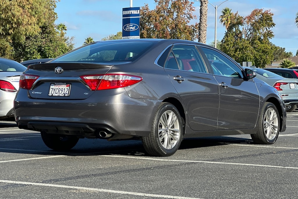 Used 2017 Toyota Camry SE Sedan