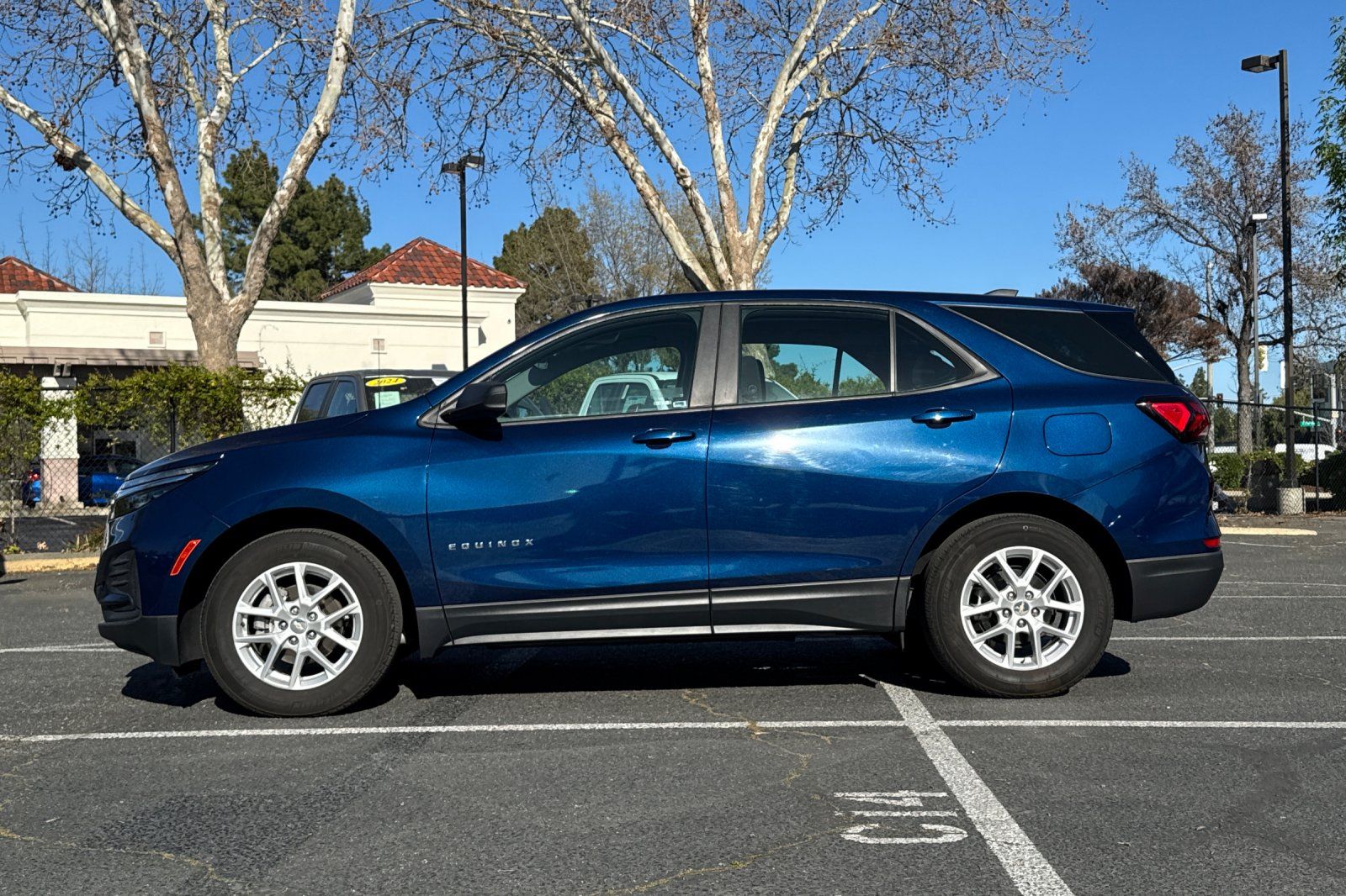 2023 Chevrolet Equinox LS photo 3