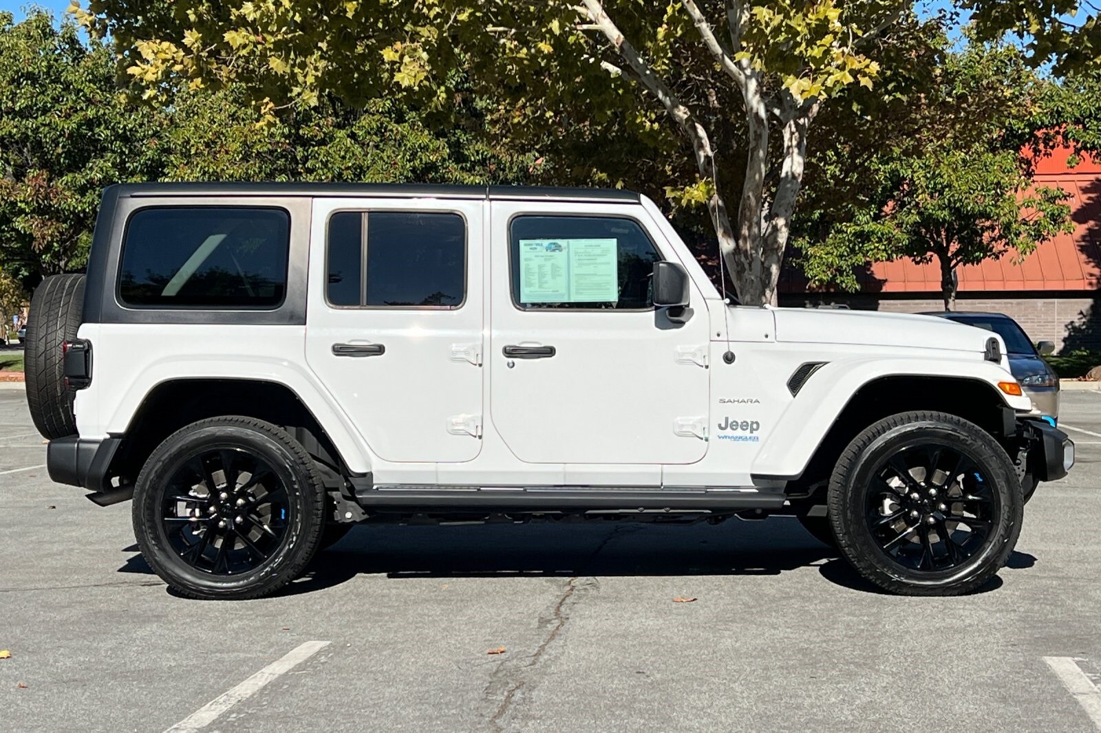 2022 Jeep Wrangler Unlimited Sahara 4xe photo 2