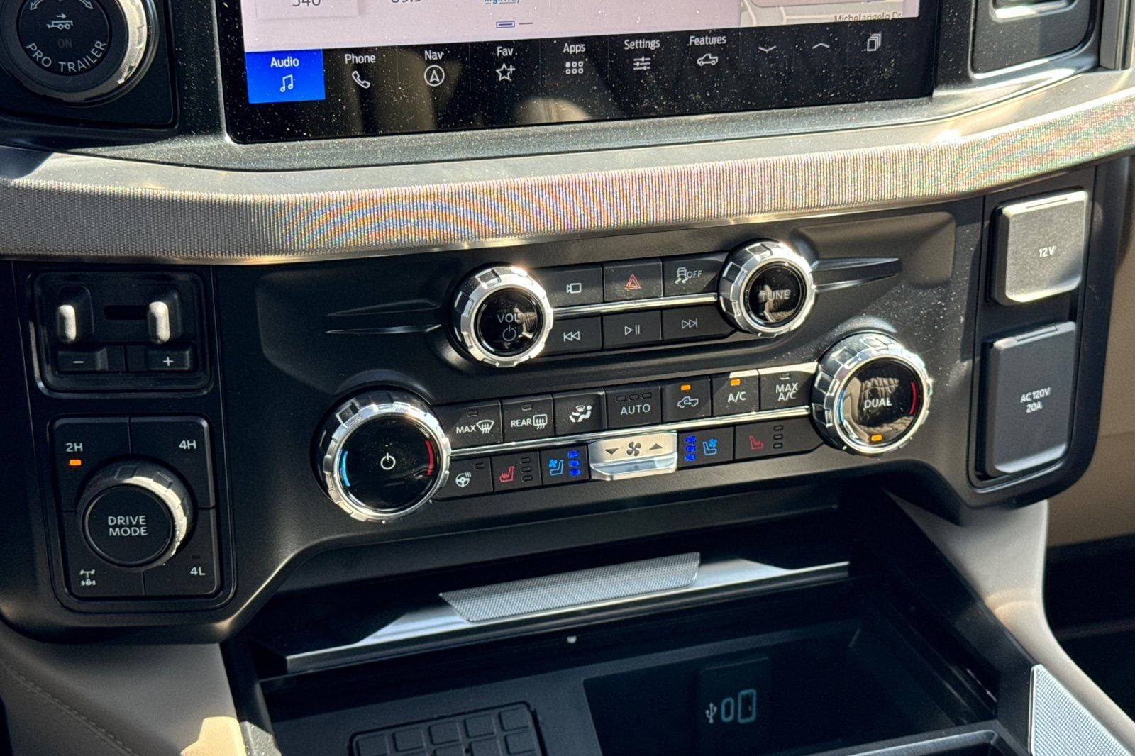 2025 Ford F-350 Super Duty Platinum - Photo 19