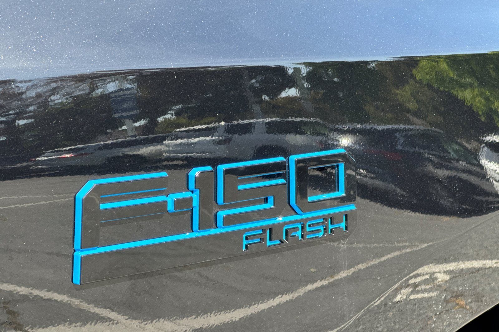 2025 Ford F-150 Lightning Flash - Photo 8