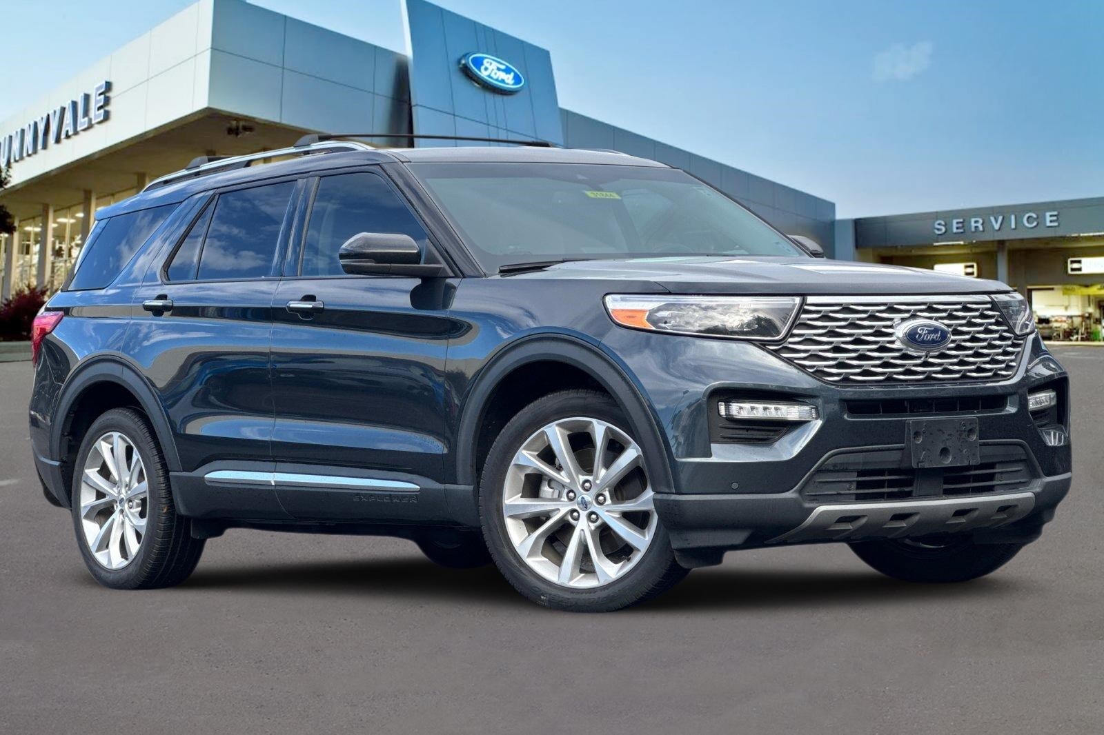 2022 Ford Explorer Platinum photo 2