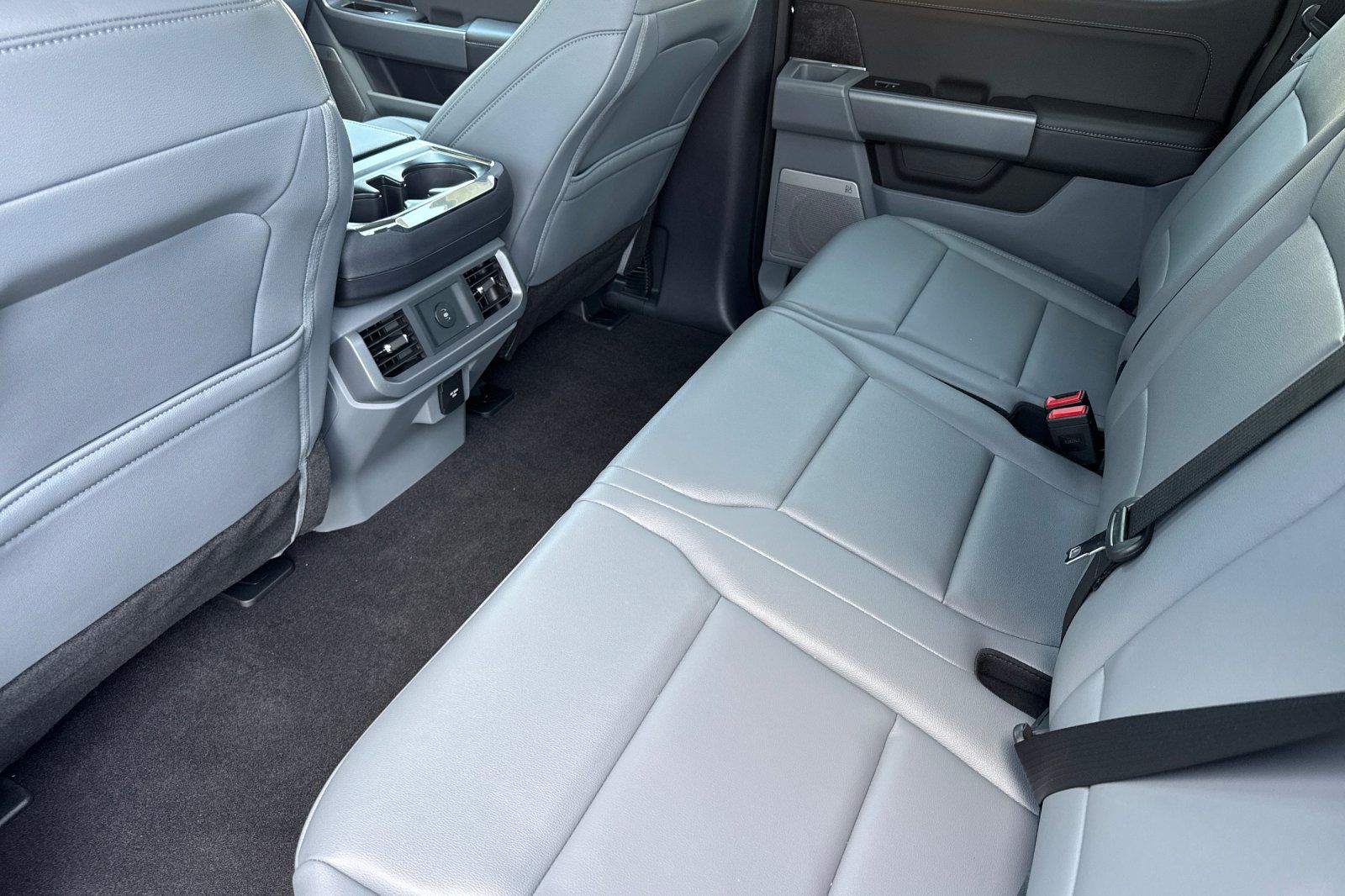 2025 Ford F-150 Lightning Flash - Photo 11