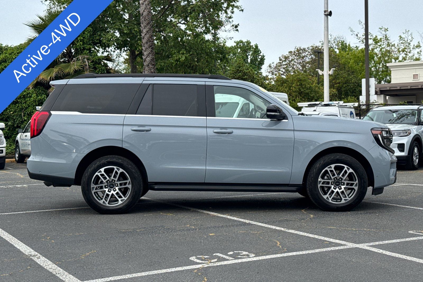 2025 Ford Expedition Active photo 2