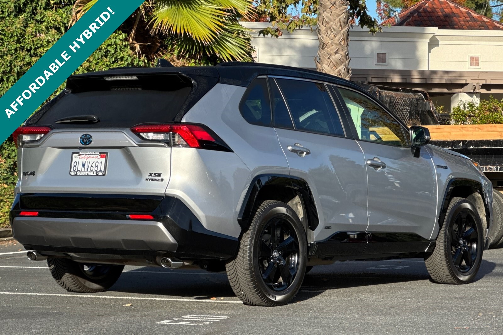 2019 Toyota RAV4 Hybrid XSE photo 3